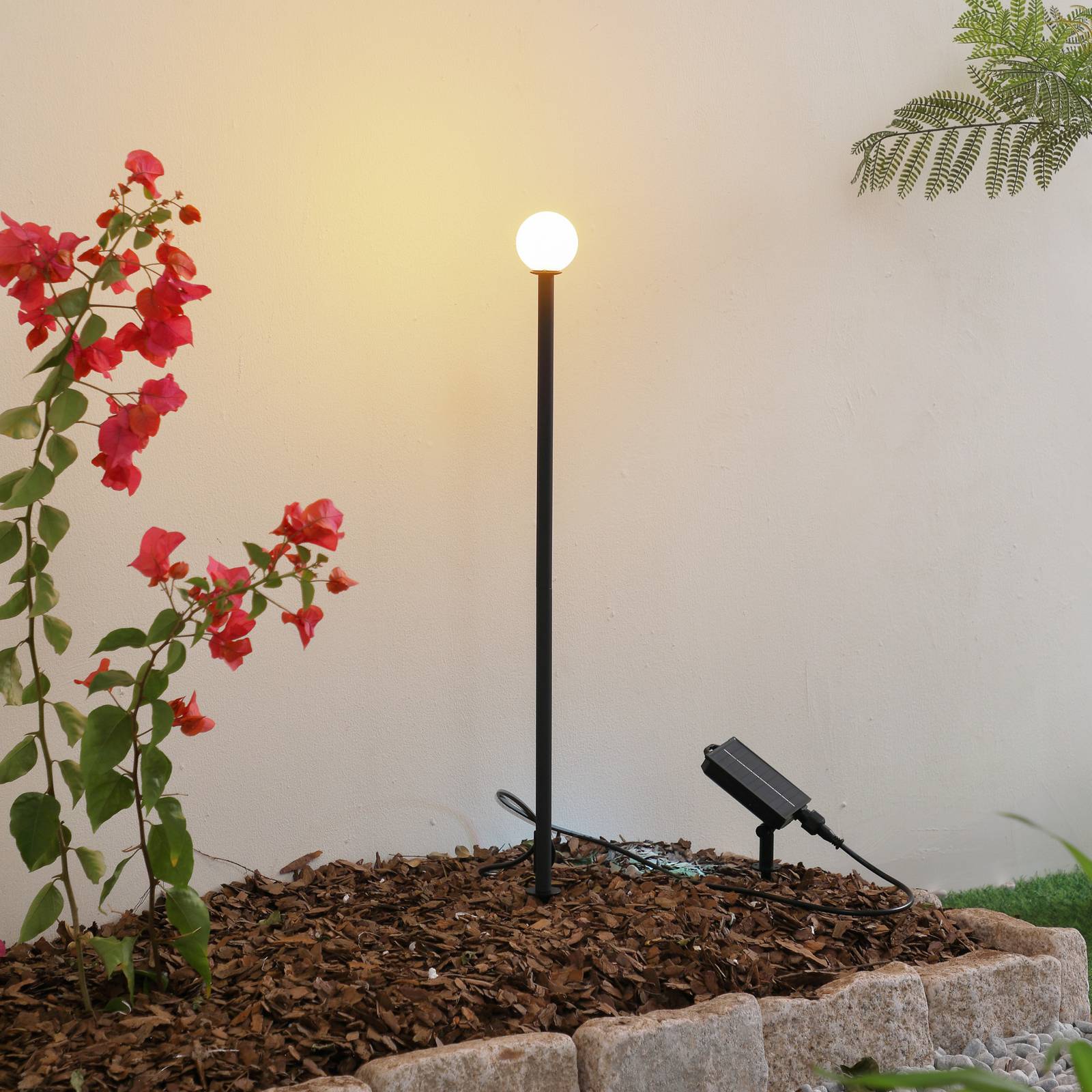 Lampa solarna LED Lindby Freydis czarna aluminium 2000 K