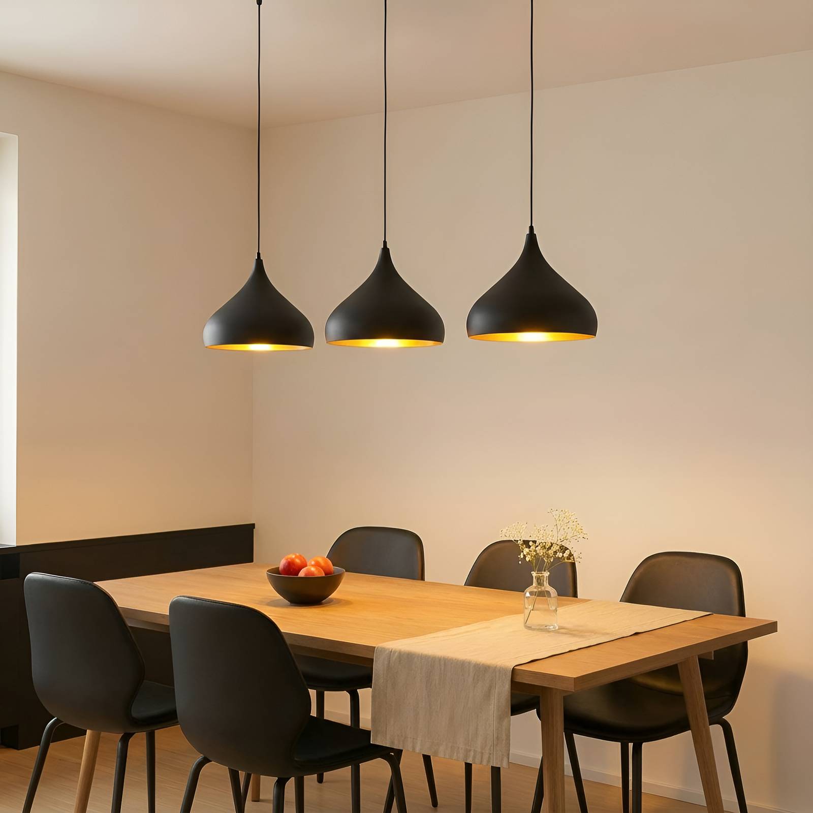 Lindby Pendelleuchte Elamira, schwarz, Metall, 133cm, 3-flg. günstig online kaufen