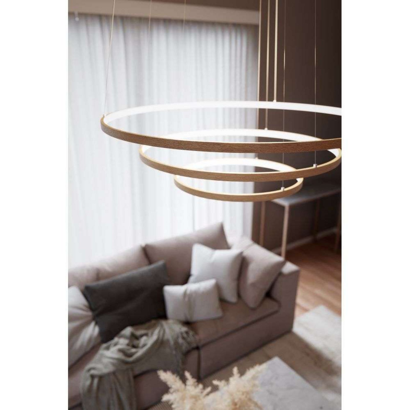 Candeeiro suspenso LED Trione da By Rydens, natural, Ø 80 cm, madeira Candeeiro suspenso LED Trione da By Rydens, natural, Ø 80 cm, madeira