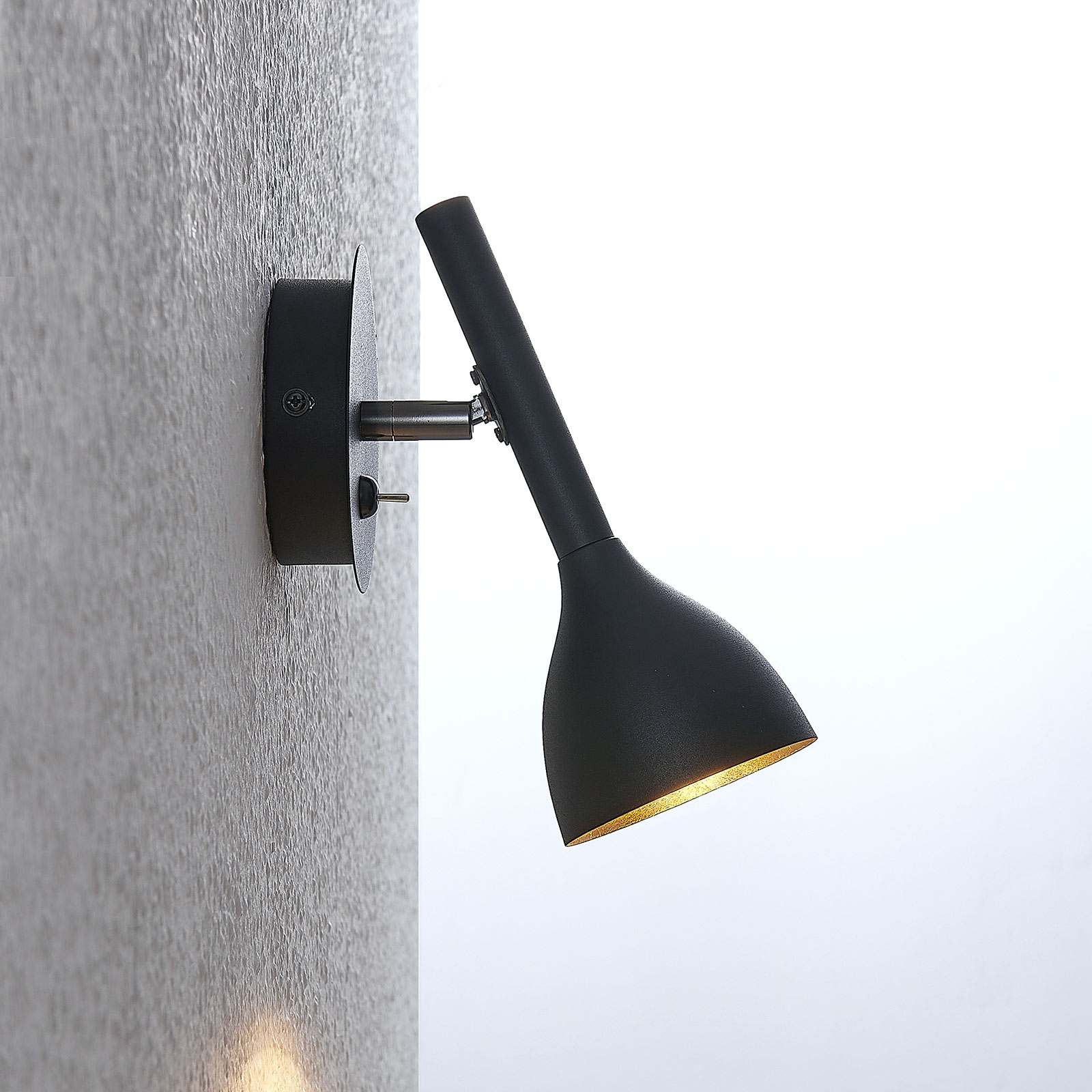 Nordwin wall light, metal, black and gold