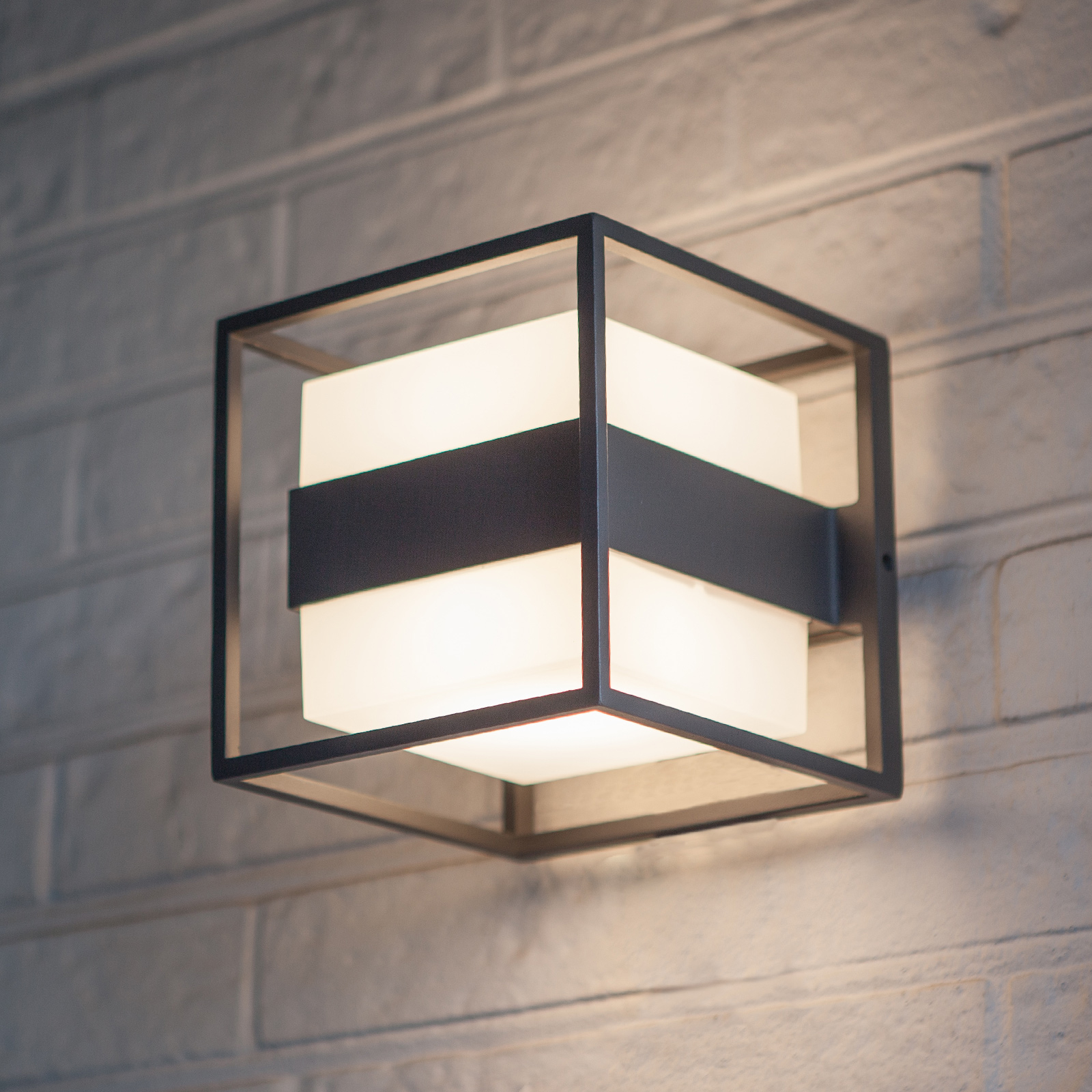 LED vonkajšia nástenná lampa Cruz, v tvare kocky