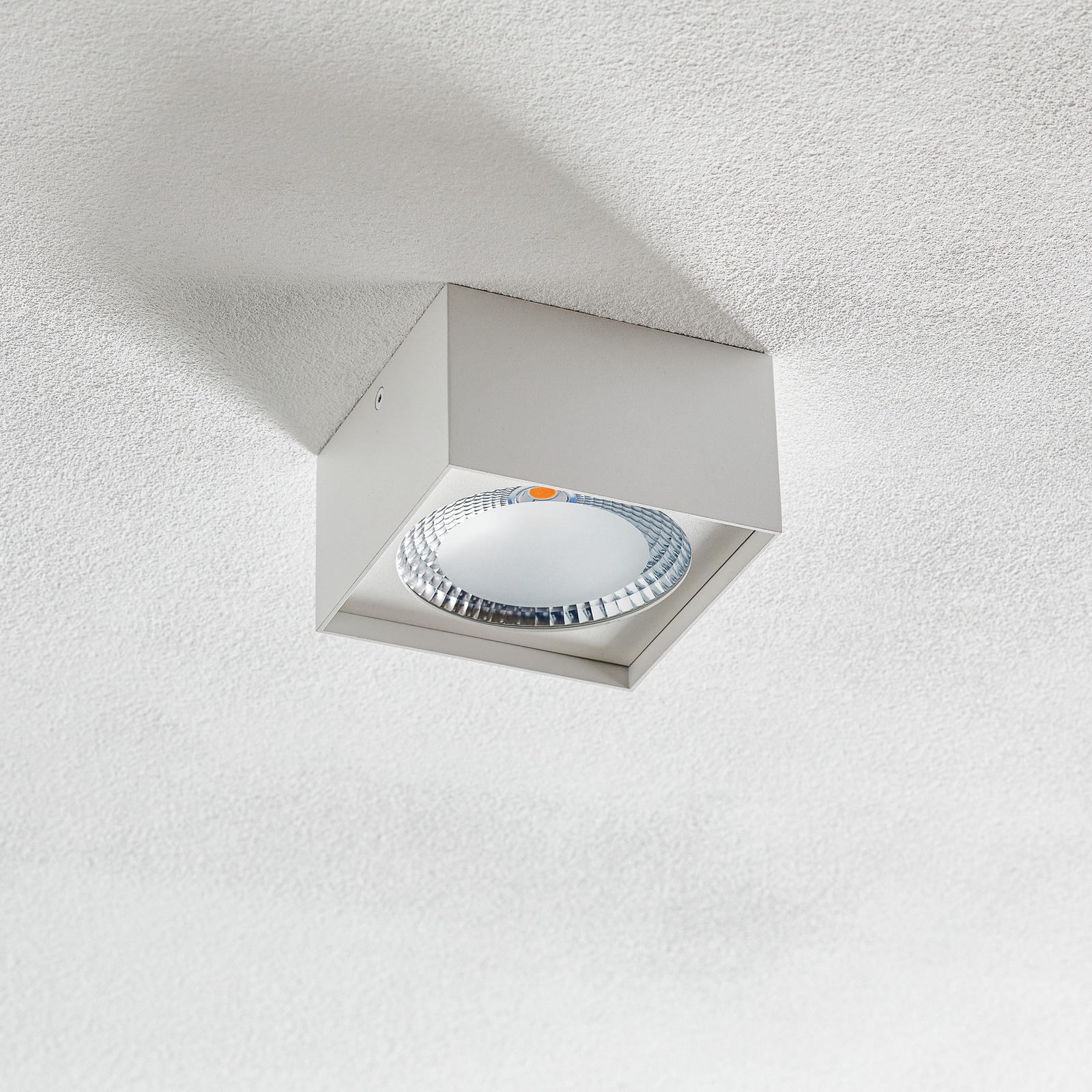 Helestra Kari LED осветление за таван, ъглова форма, бяло