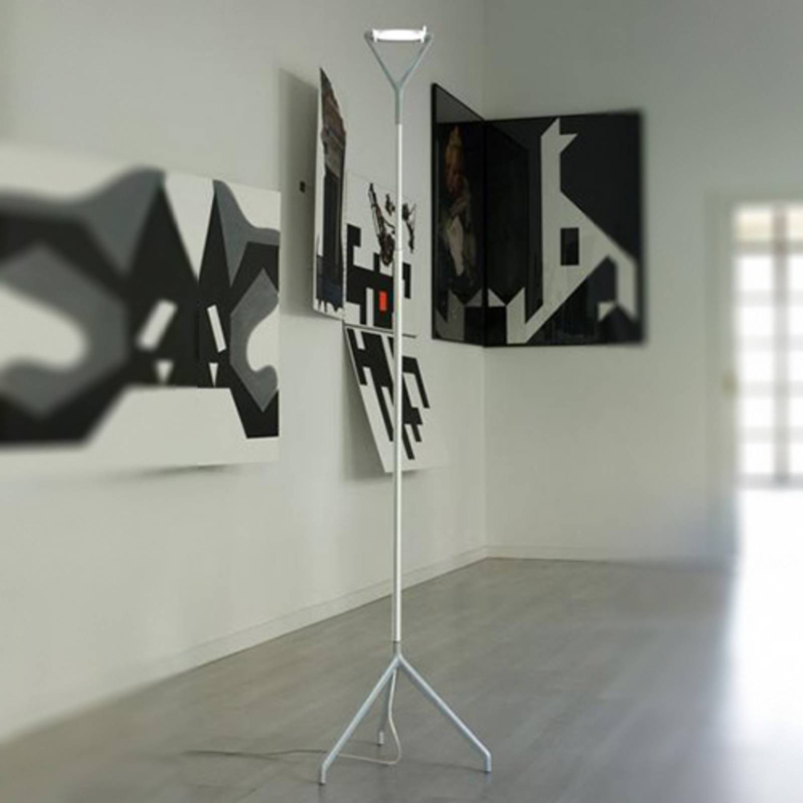 Luceplan Lola - a multifunctional floor lamp, for Living / Dining Room, aluminium, metal, Pyrex glass, plastic, R7s 117.6 mm, 240 W, energy efficiency: A++, H: 200 cm