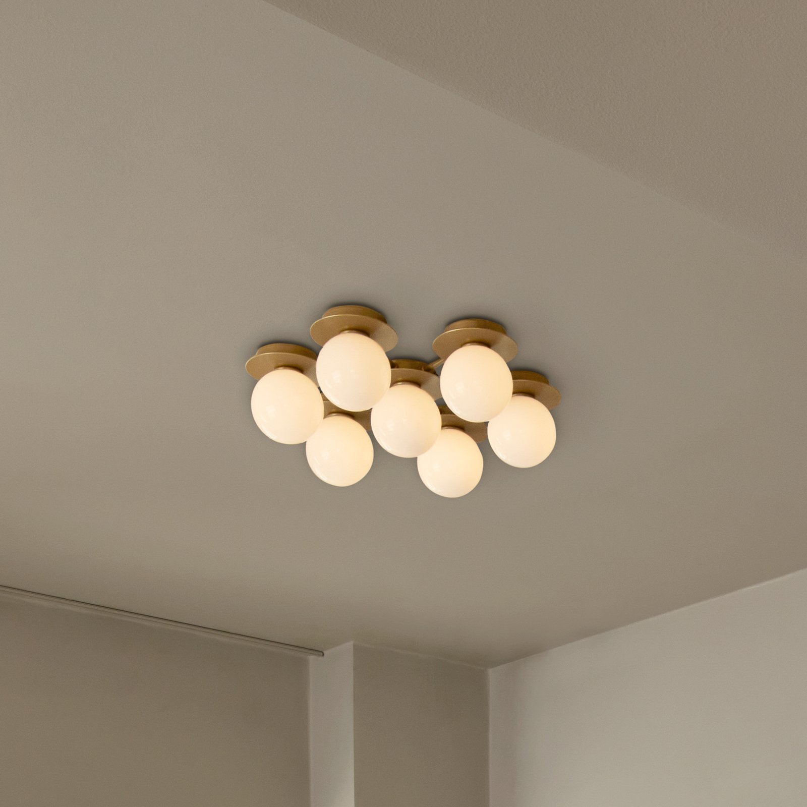 Liila Star Wandlampe, 7-flammig, gold/opal, warmweiß - Nuura