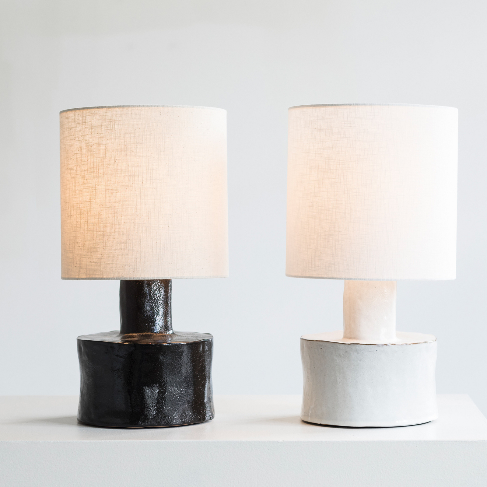 BLACK-BEIGE CATHERINE bordlampe, stentøj, tekstil, højde 47 cm, E27 – Serax BLACK-BEIGE CATHERINE bordlampe, stentøj, tekstil, højde 47 cm, E27 – Serax