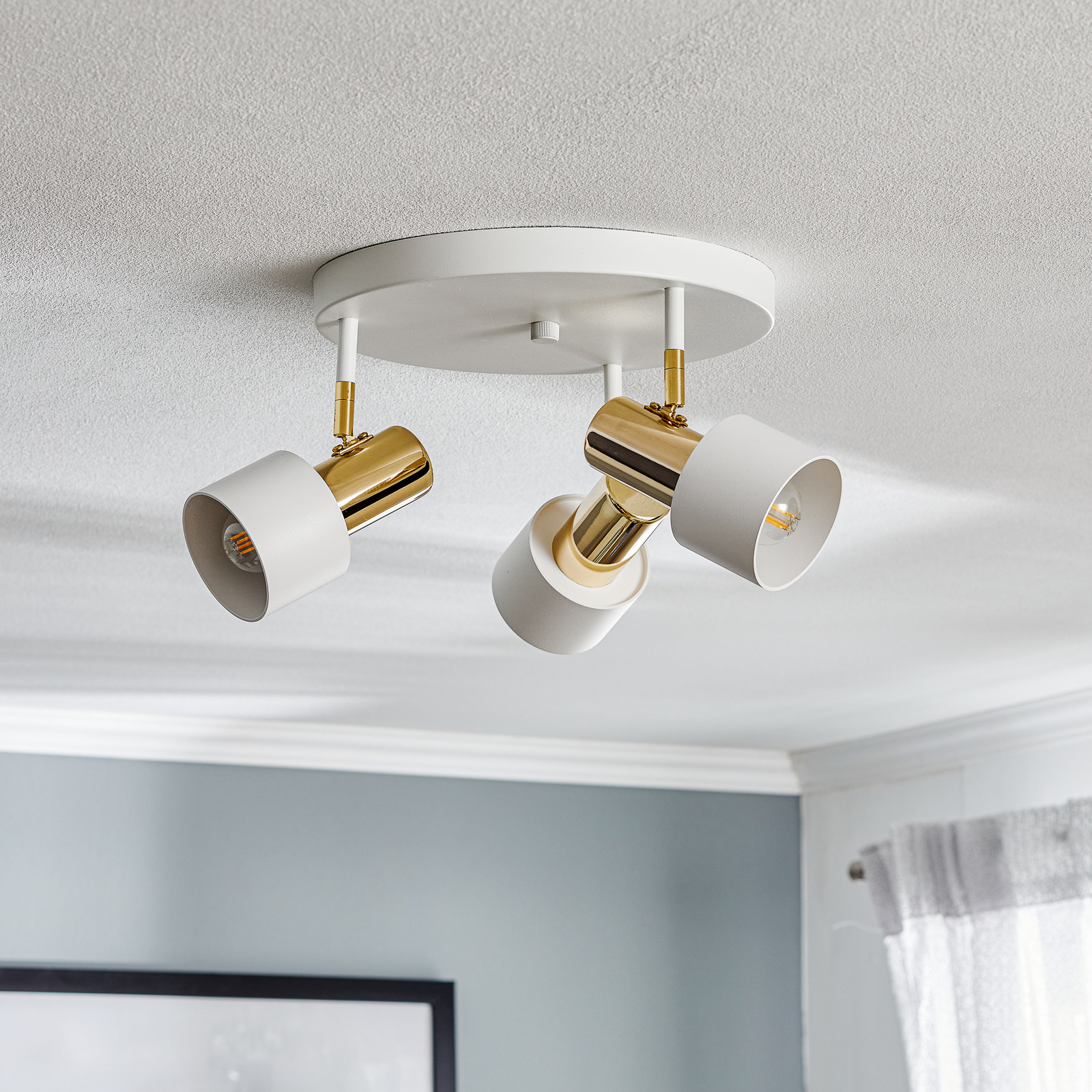 Destin ceiling spotlight, three-bulb, white/brass