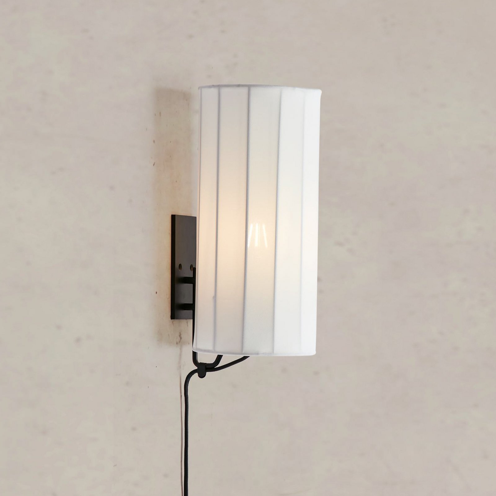 Wandlamp Hikari, hoogte 31 cm, wit/zwart, stof/metaal