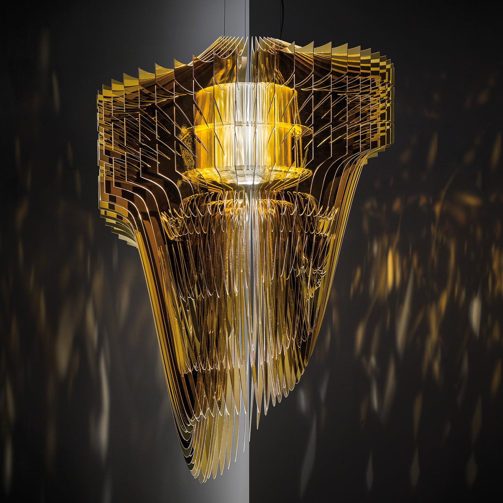 Aria S Hängeleuchte, gold, Ø 50 cm - Slamp