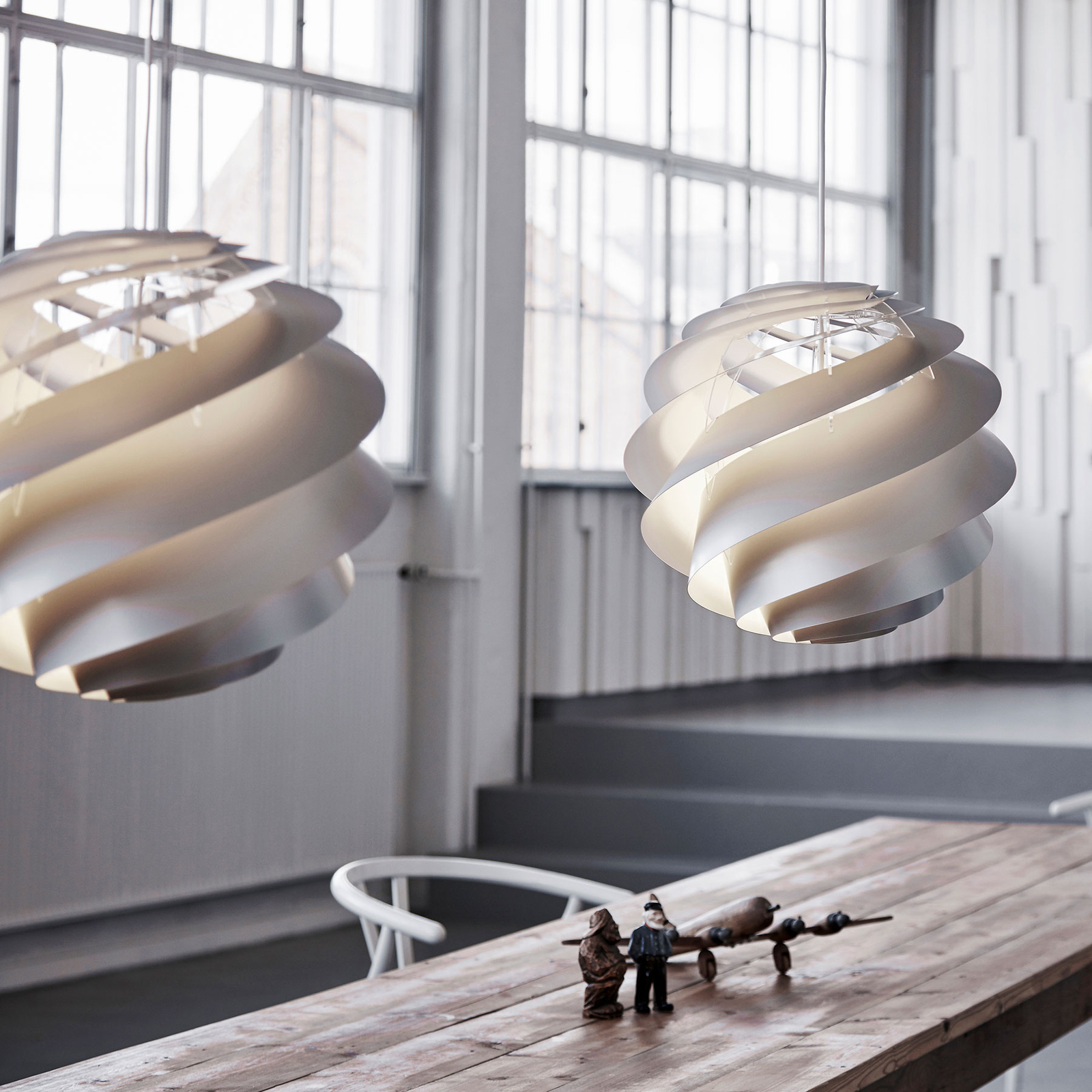 LE KLINT Swirl 3 Small – závesná lampa v bielej
