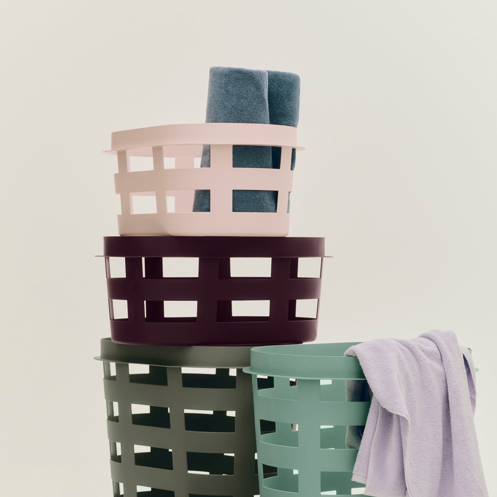 Basket Aufbewahrungskorb rot Kunststoff Länge 57 cm - HAY