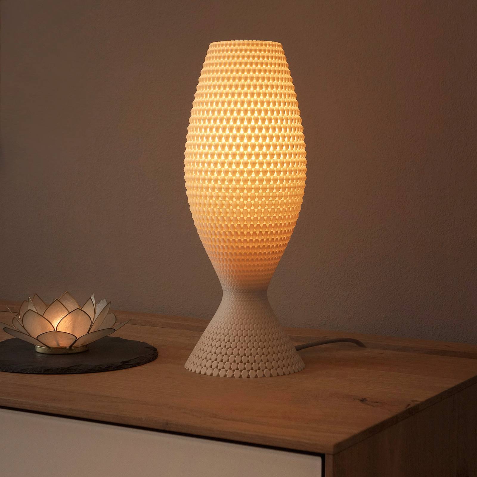 Lampa stołowa Diamant z materiału organicznego, Lina, 33 cm