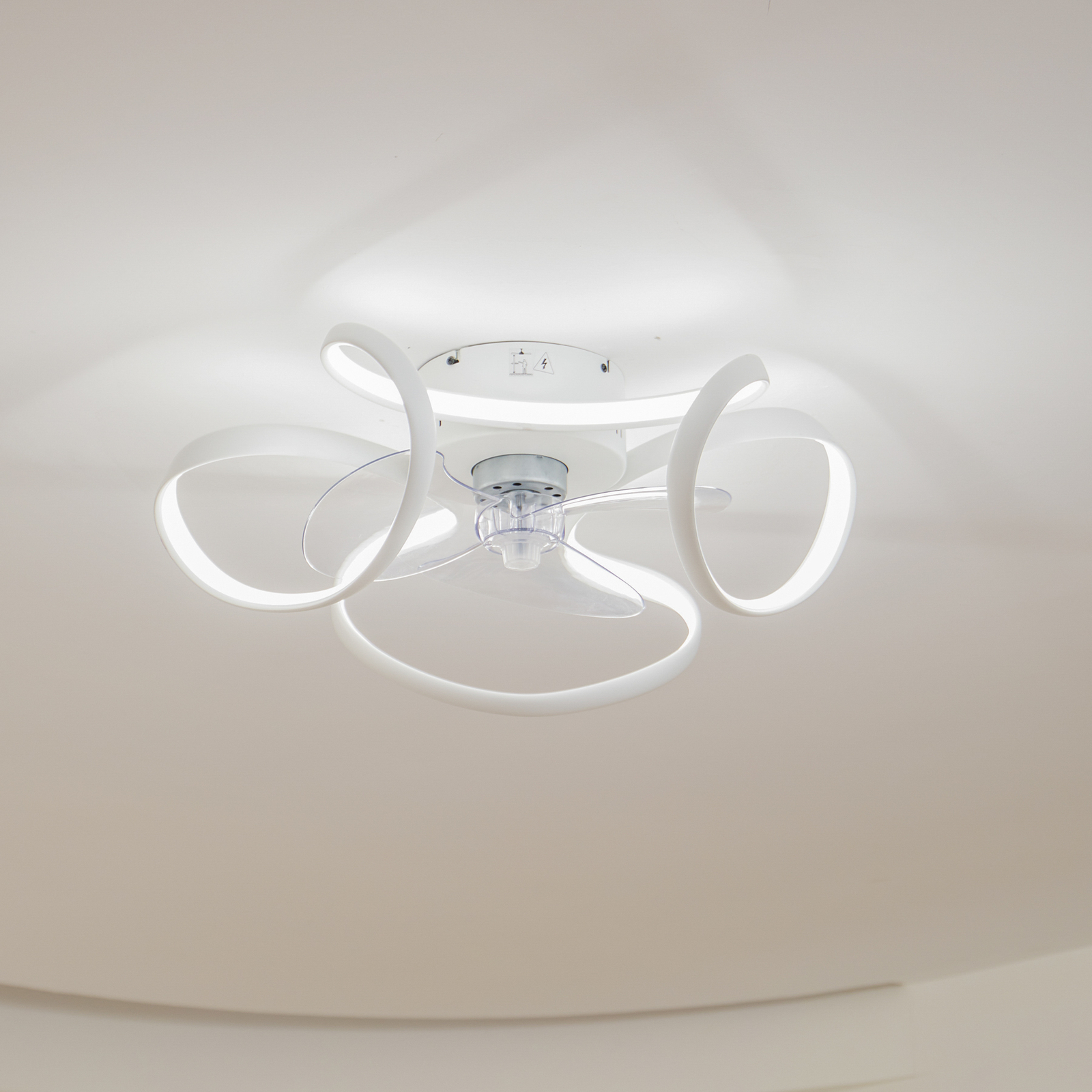 Lindby Ventilatore da soffitto a LED Lomata, bianco, silenzioso, Ø 23 cm