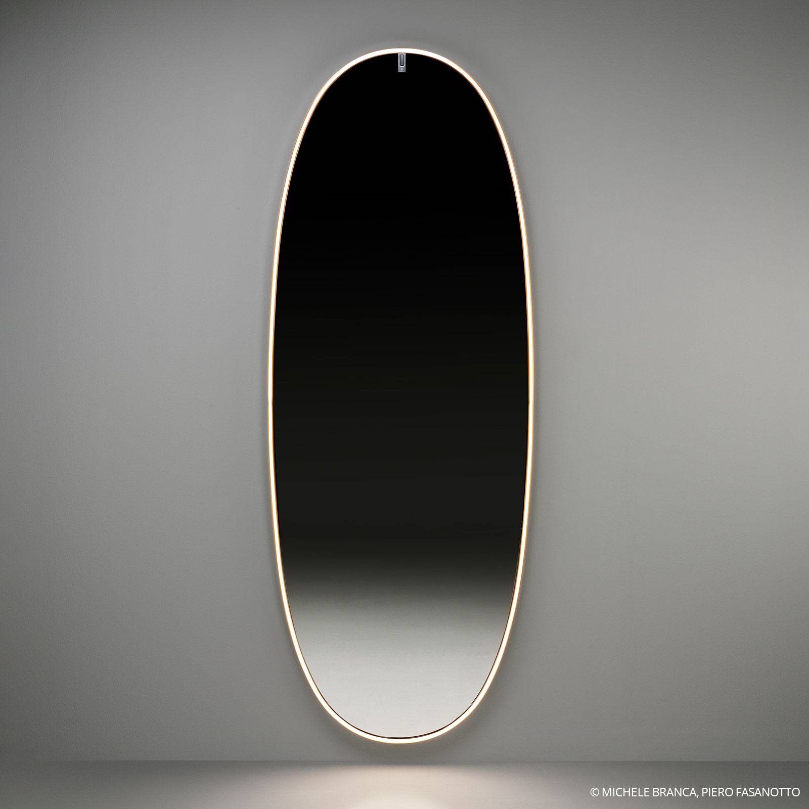 FLOS La Plus Belle specchio LED, oro spazzolato