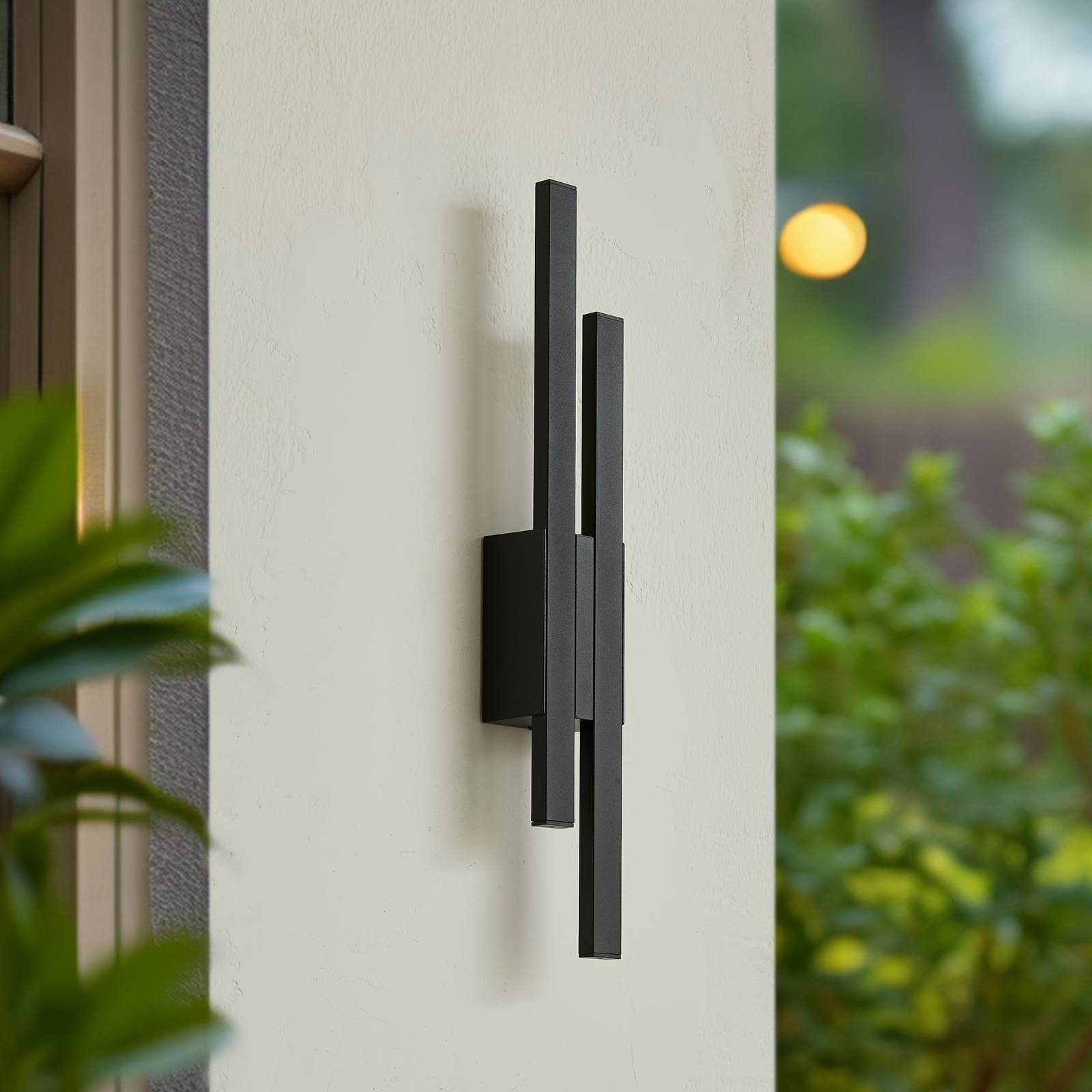 Kinkiet zewnętrzny LED Sakari, czarny, aluminium, wysokość 59 cm