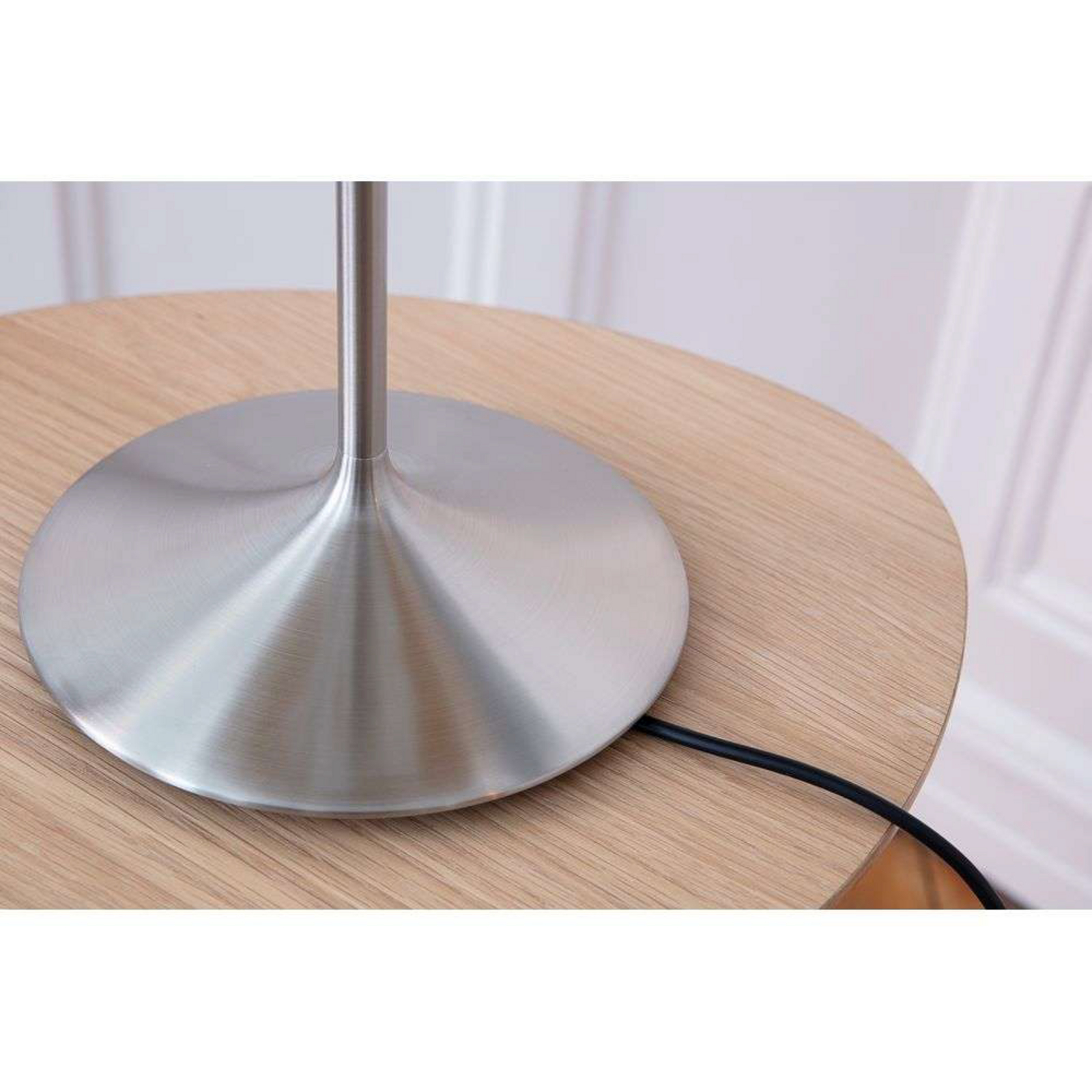 Santé Stand Stativ de Masa w/USB Brushed Steel - UMAGE