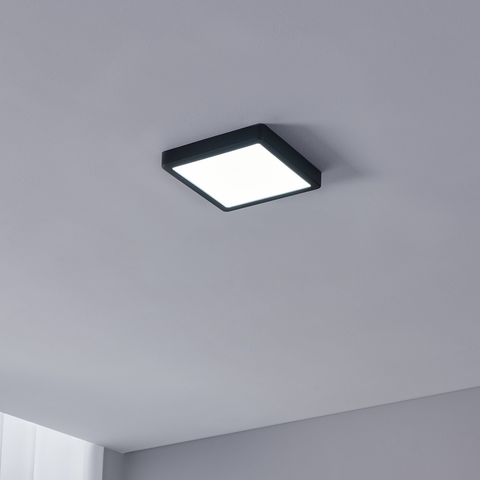 EGLO connect Fueva-Z candeeiro de teto 21x21cm preto EGLO connect Fueva-Z candeeiro de teto 21x21cm preto