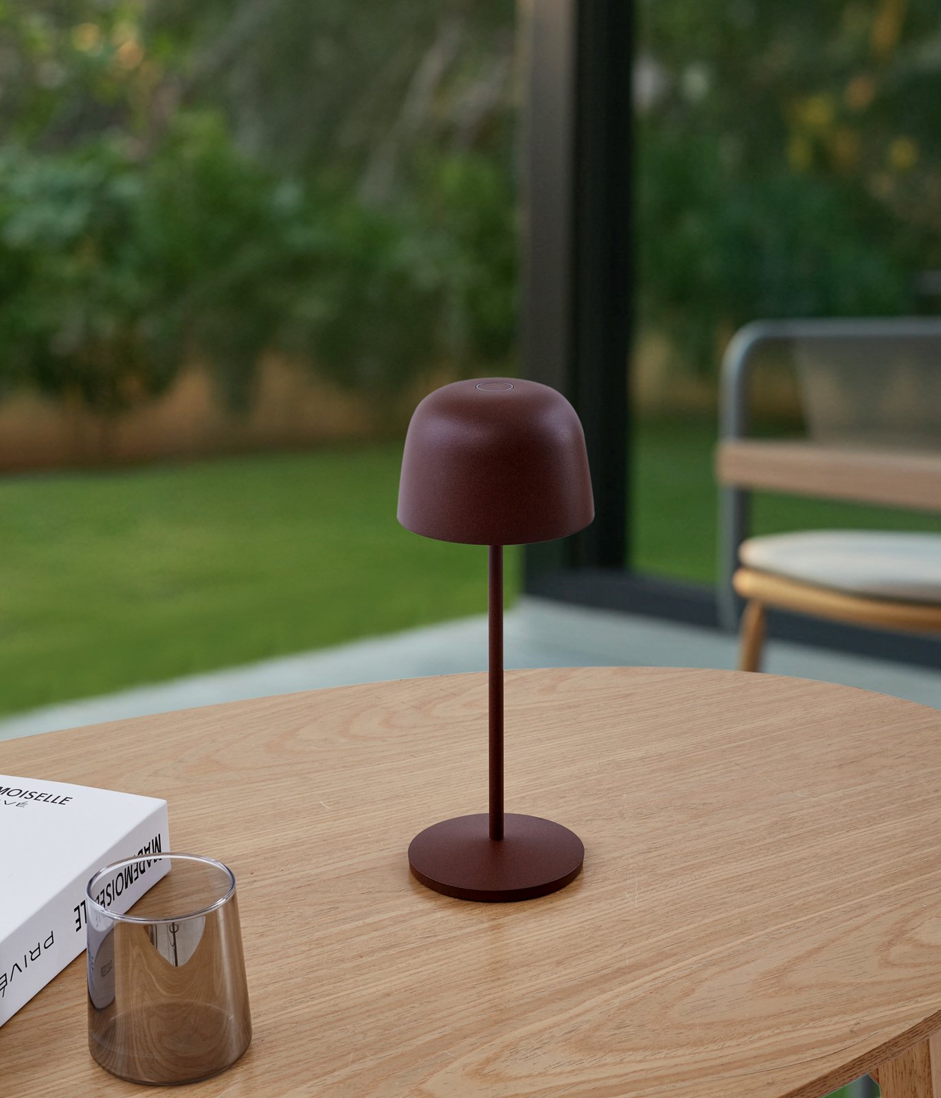 Lindby Arietty LED battery-powered table lamp, brown, dimmable, IP54