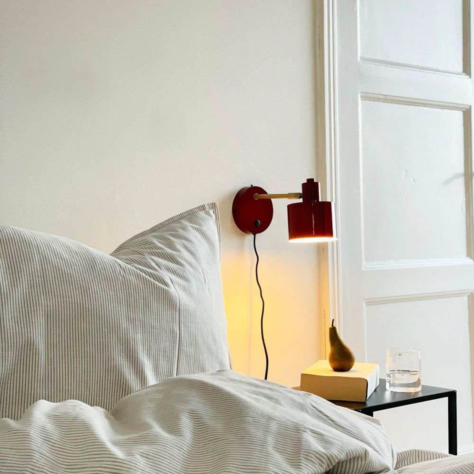 Dyberg Larsen vegglampe Ocean, mørkerød, utstikk 30 cm