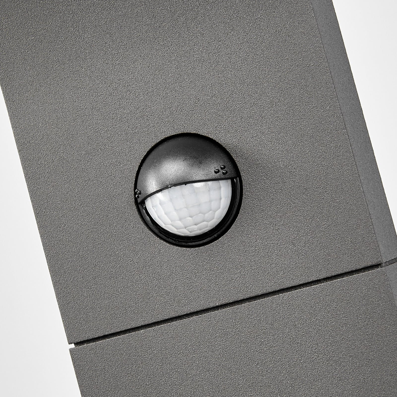Lucande LED-Wegelampe Timm, Sensor, 60 cm, anthrazit, IP54 Lucande LED-Wegelampe Timm, Sensor, 60 cm, anthrazit, IP54