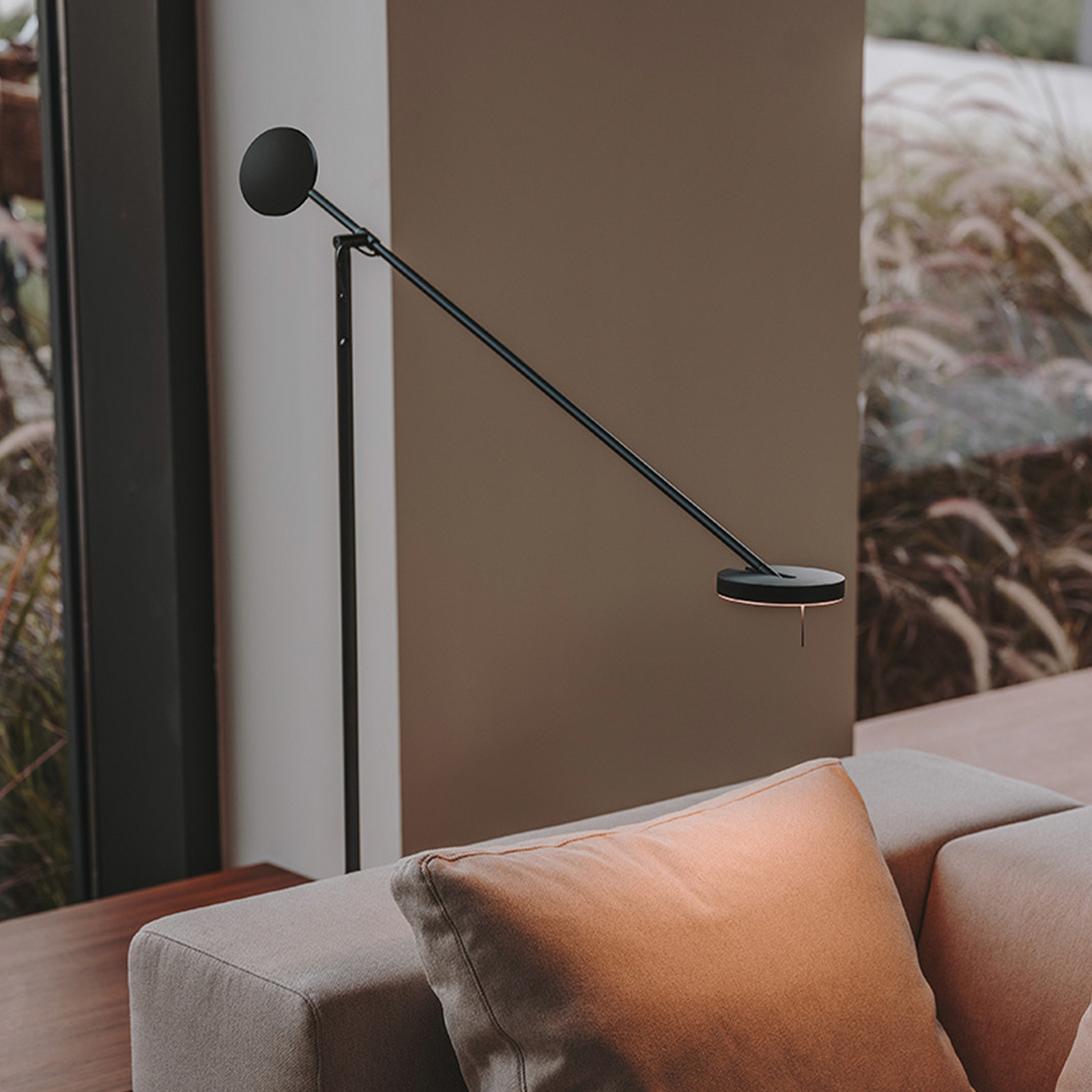 LEDS-C4 Invisible floor lamp 2,700 K touch dimmer