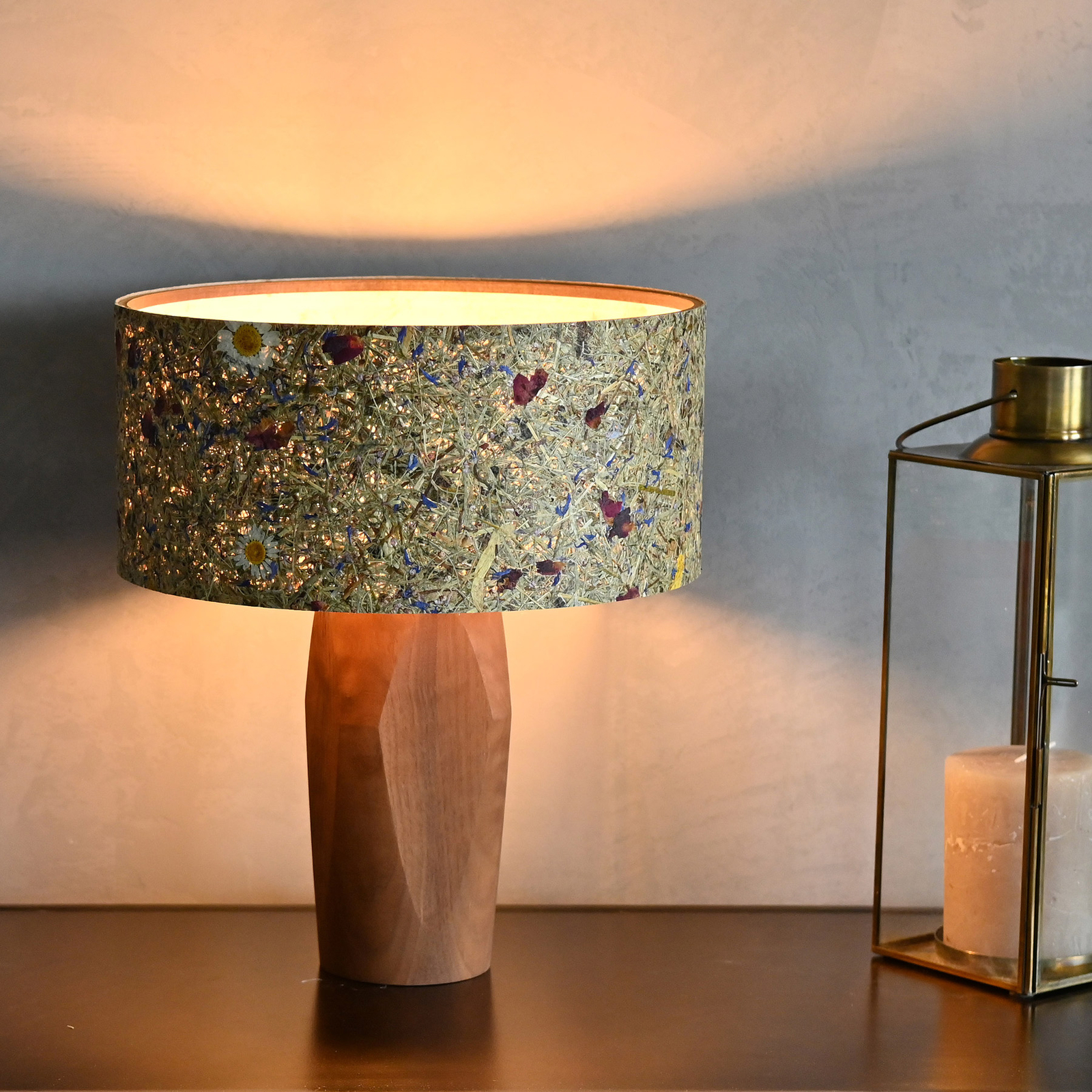 LeuchtNatur Pura LED table lamp walnut/meadow