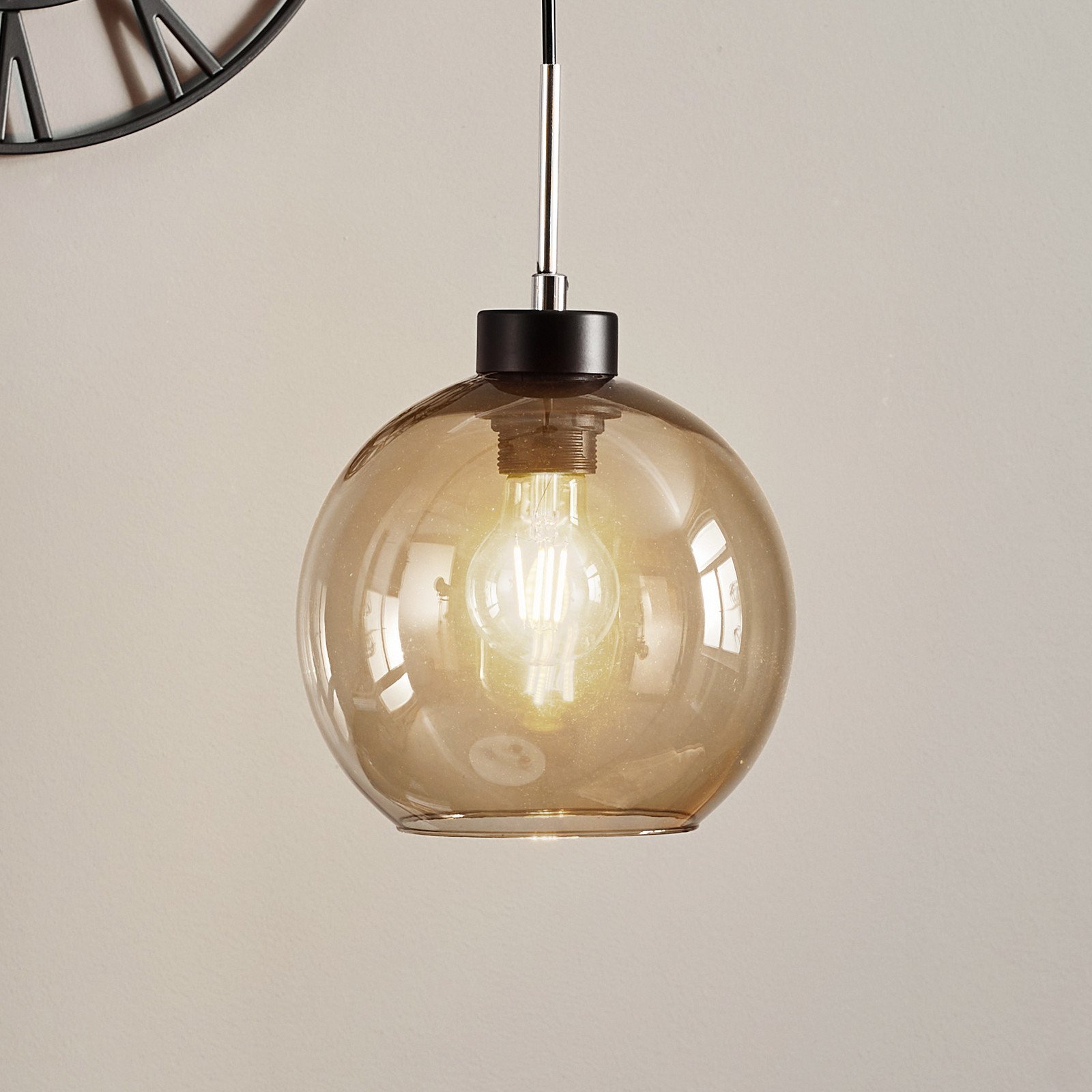 Luminex Lampă suspendată Gota cu abajur din sticlă fumurie în formă sferică - Camera de zi / sufragerie - modern - gri fumuriu-transparent negru