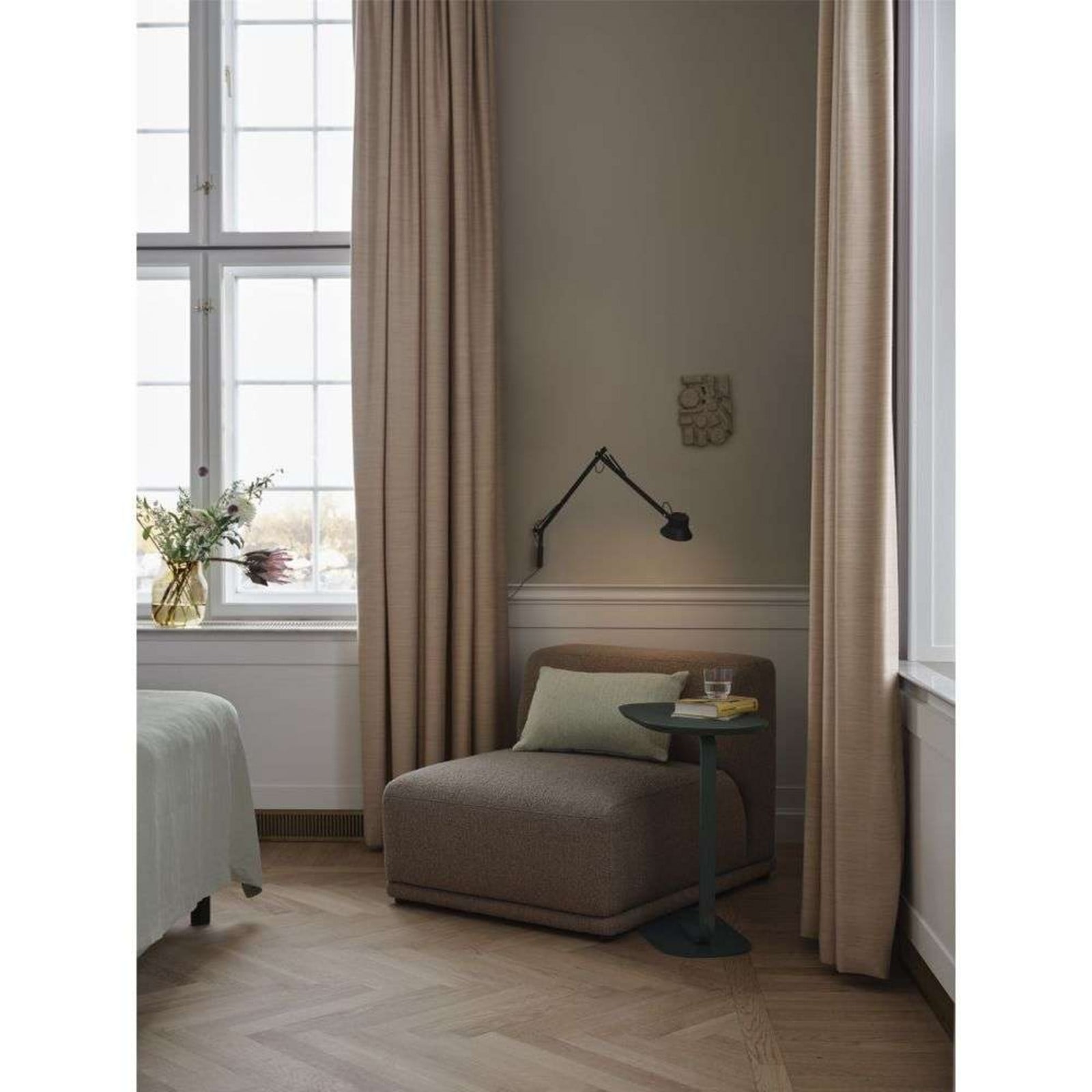 Dedicate Vägglampa L2 Black Muuto - Arbetsrum / hemkontor - Aluminium | Produkter - Vägglampor | Lampspecialisterna