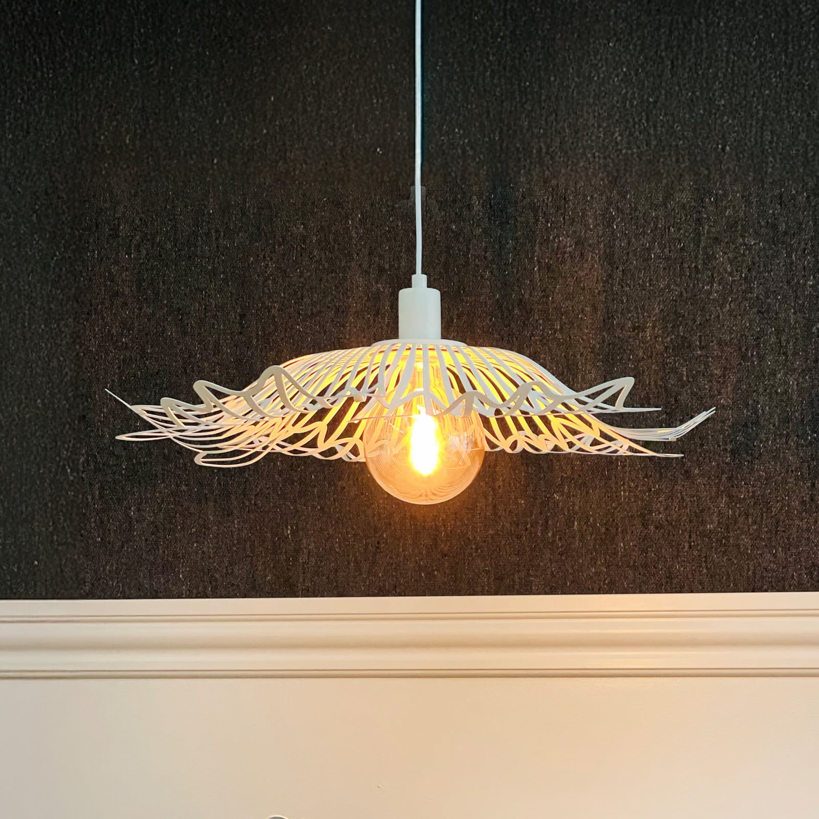 Lampă suspendată Dyberg Larsen Flora alb perlat Ø 60 cm metal - Camera de zi / sufragerie - Design