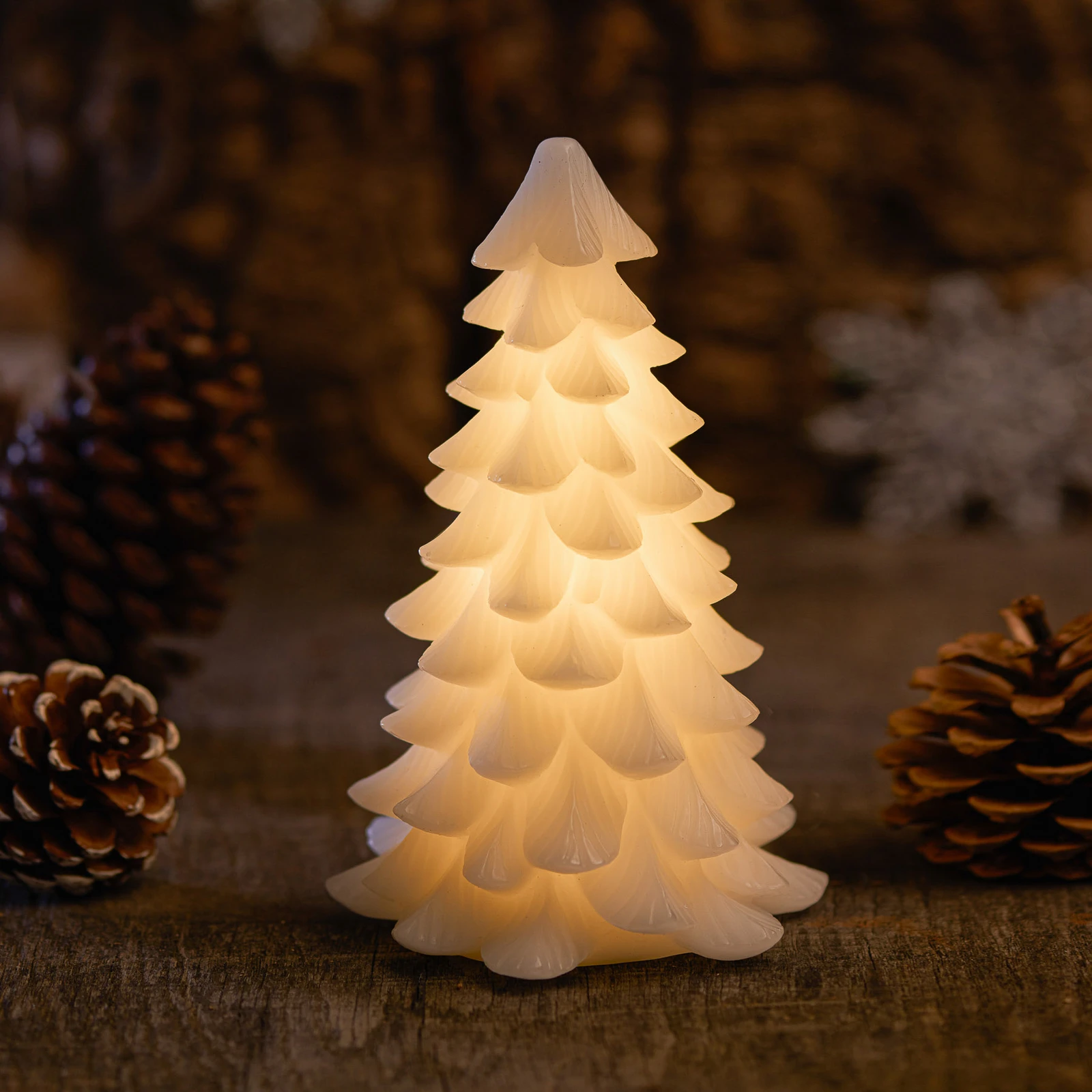 LED-Dekoleuchte Carla, Baum aus weißem Wachs 16cm