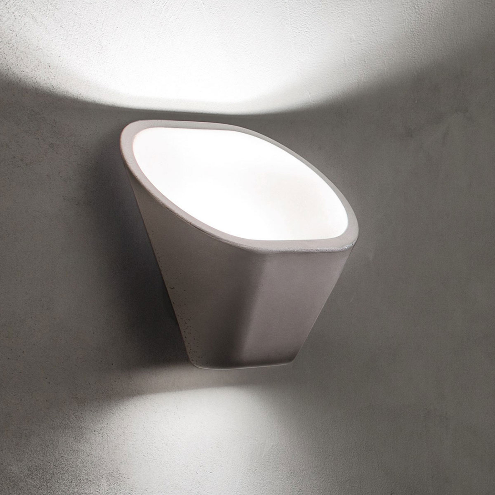 Foscarini Aplomb R7s aplique de hormigón, blanco