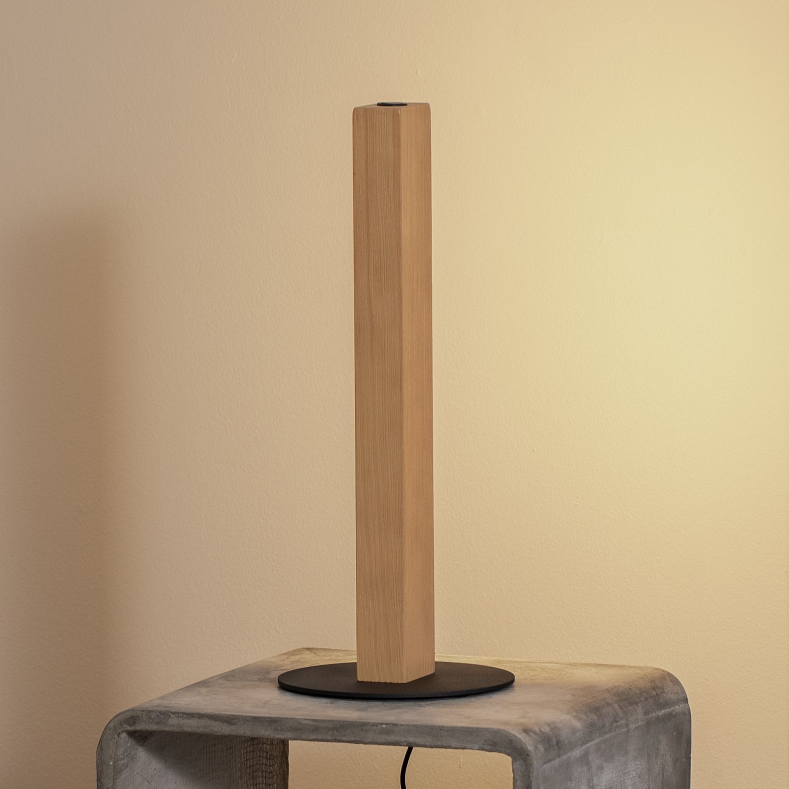 Drevená stolová lampa LED Teo, buk, 42 cm, dotykový stmievač