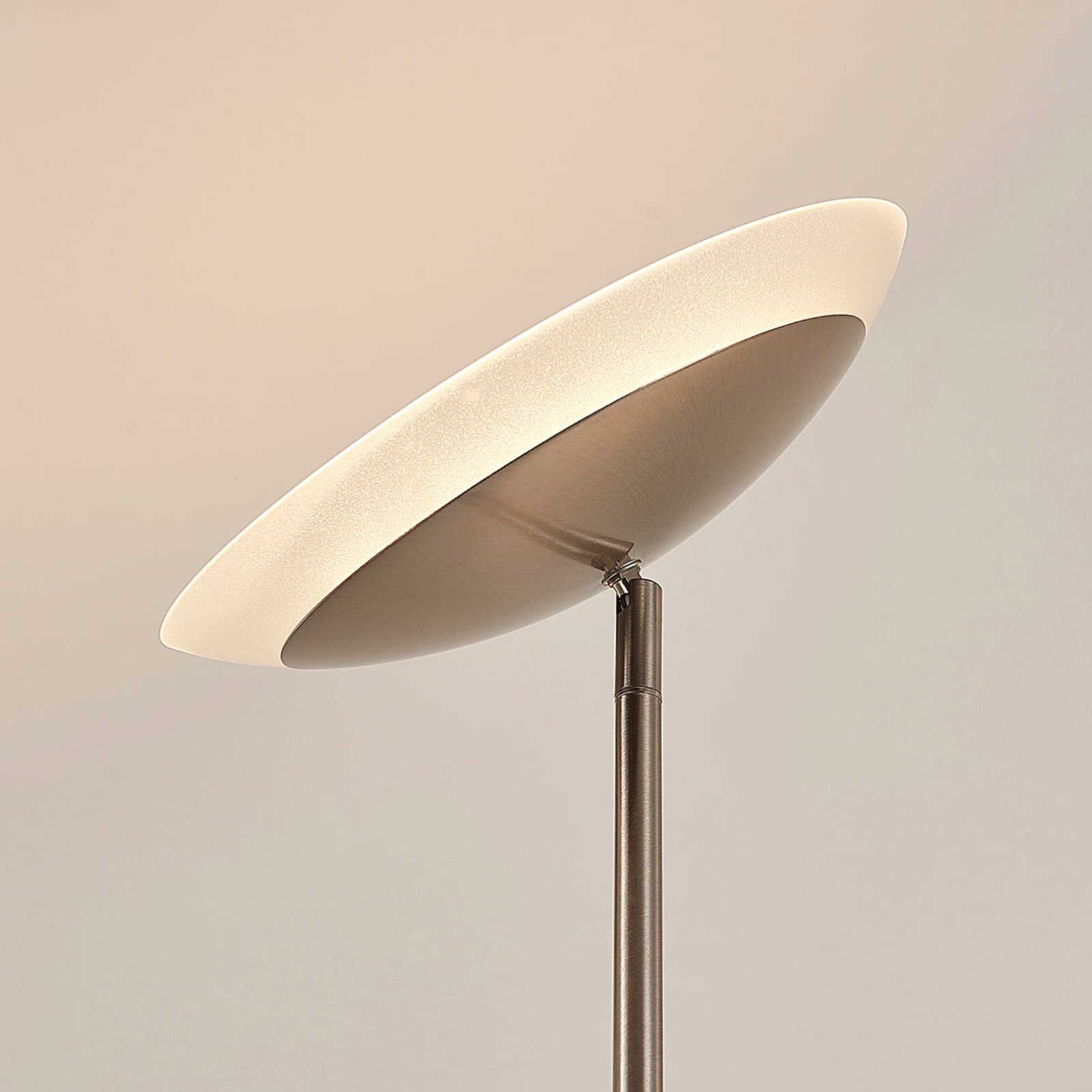 Jonne LED Stehleuchte Satin Nickel - Lindby