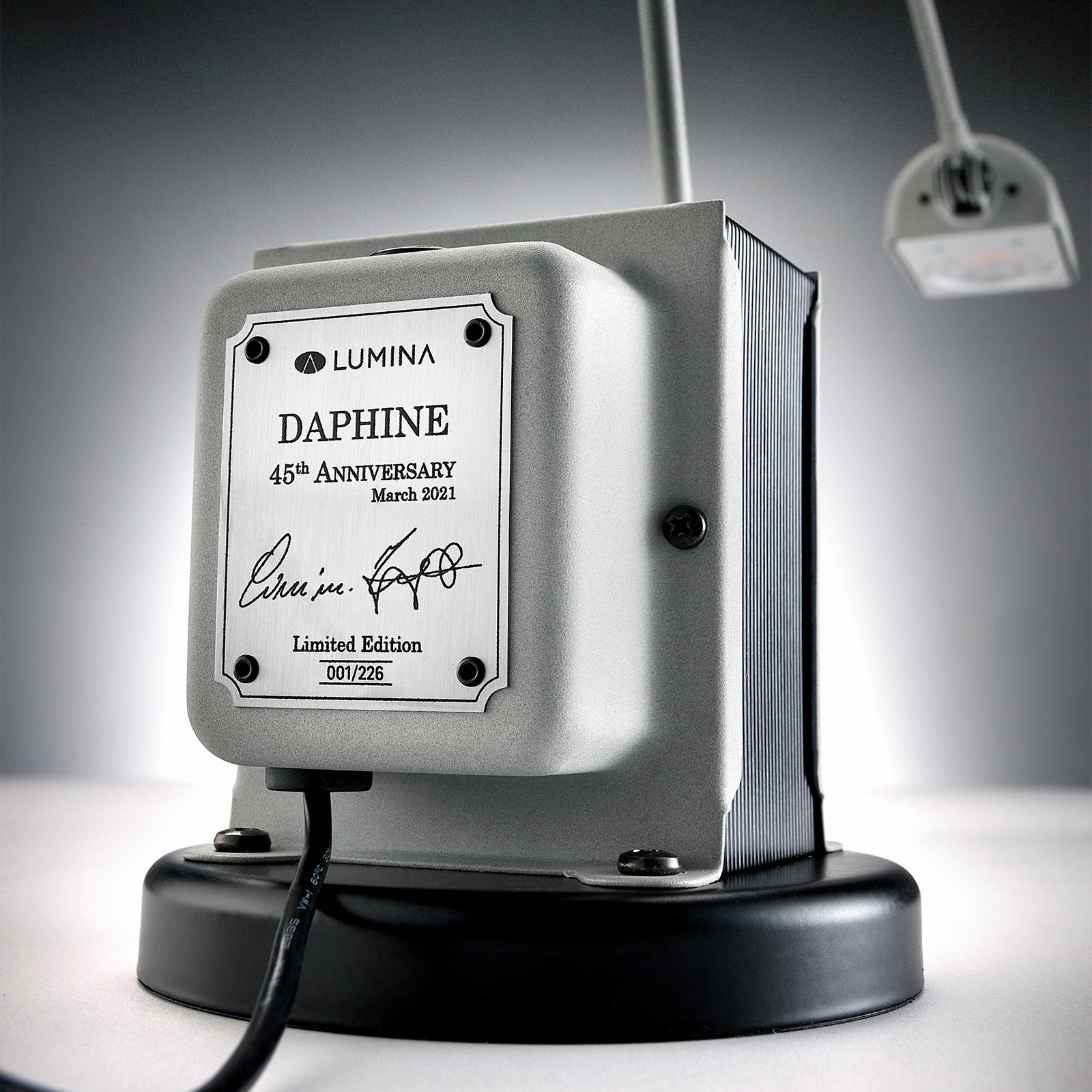Lumina Daphine 45th Anniversary Tischlampe 2.700 K