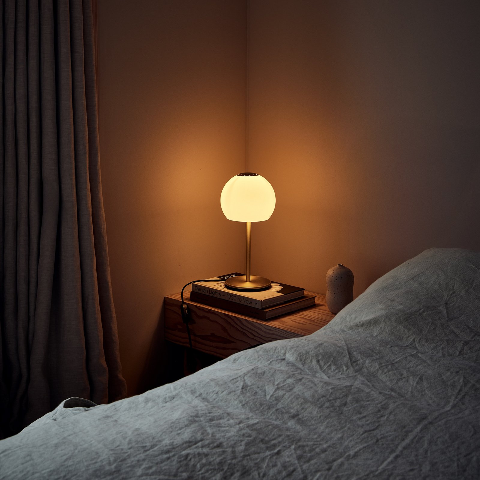 FRANDSEN tafellamp Ball Glass, zandgrijs, glas, 37 cm, E14