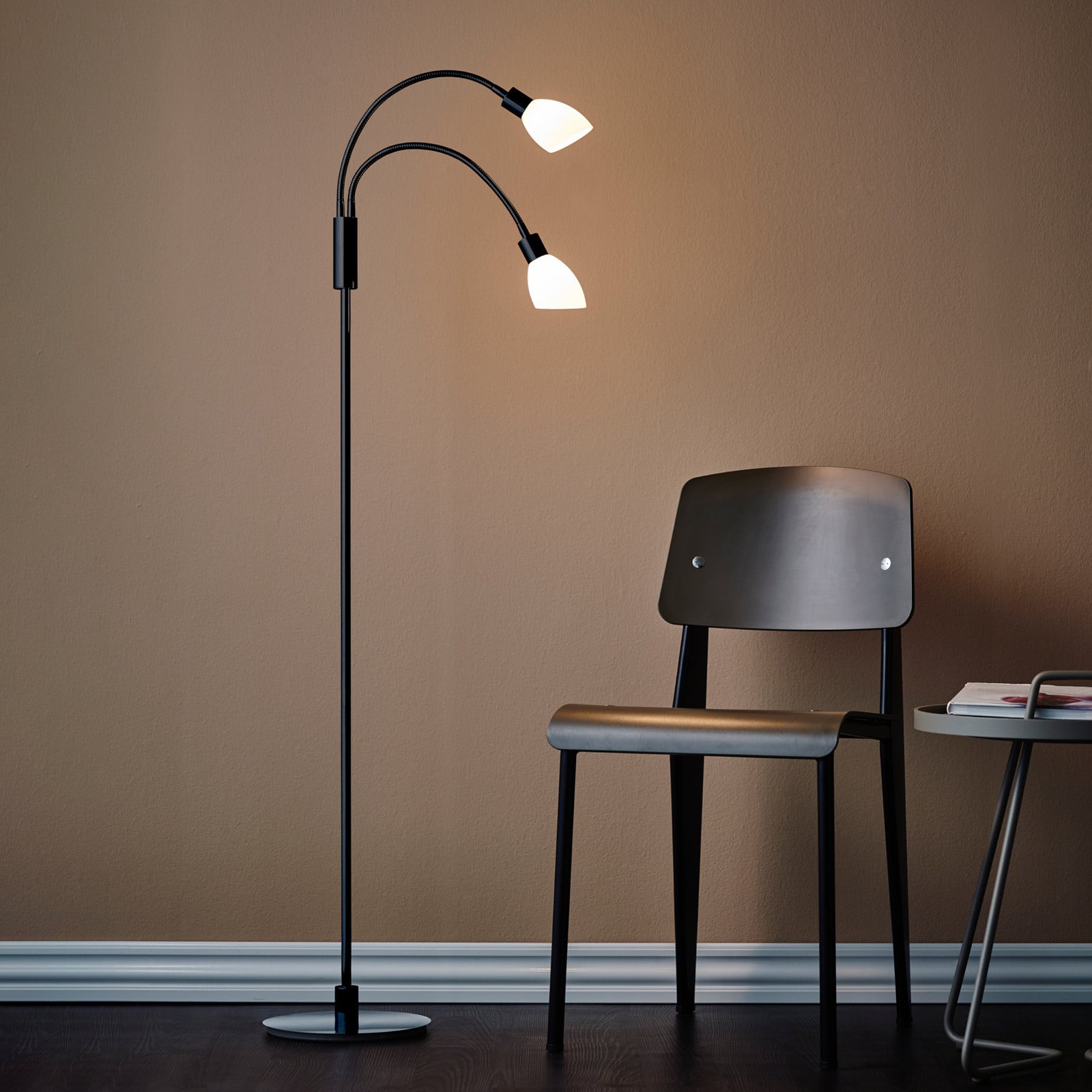 Cut 2 Gulvlampe Black/Opal Herstal - Stue - Metal