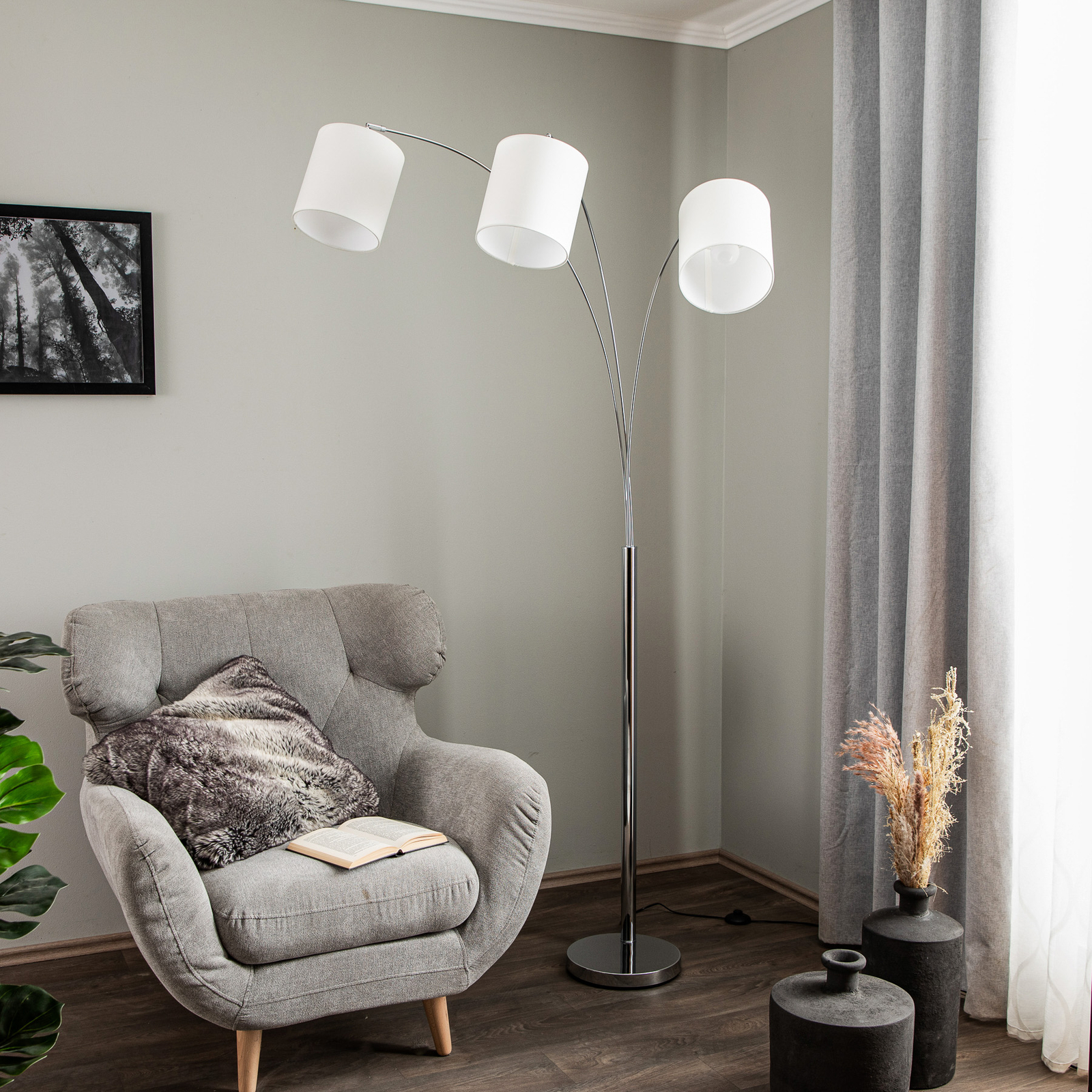 Lindby Nanika floor lamp, chrome/white