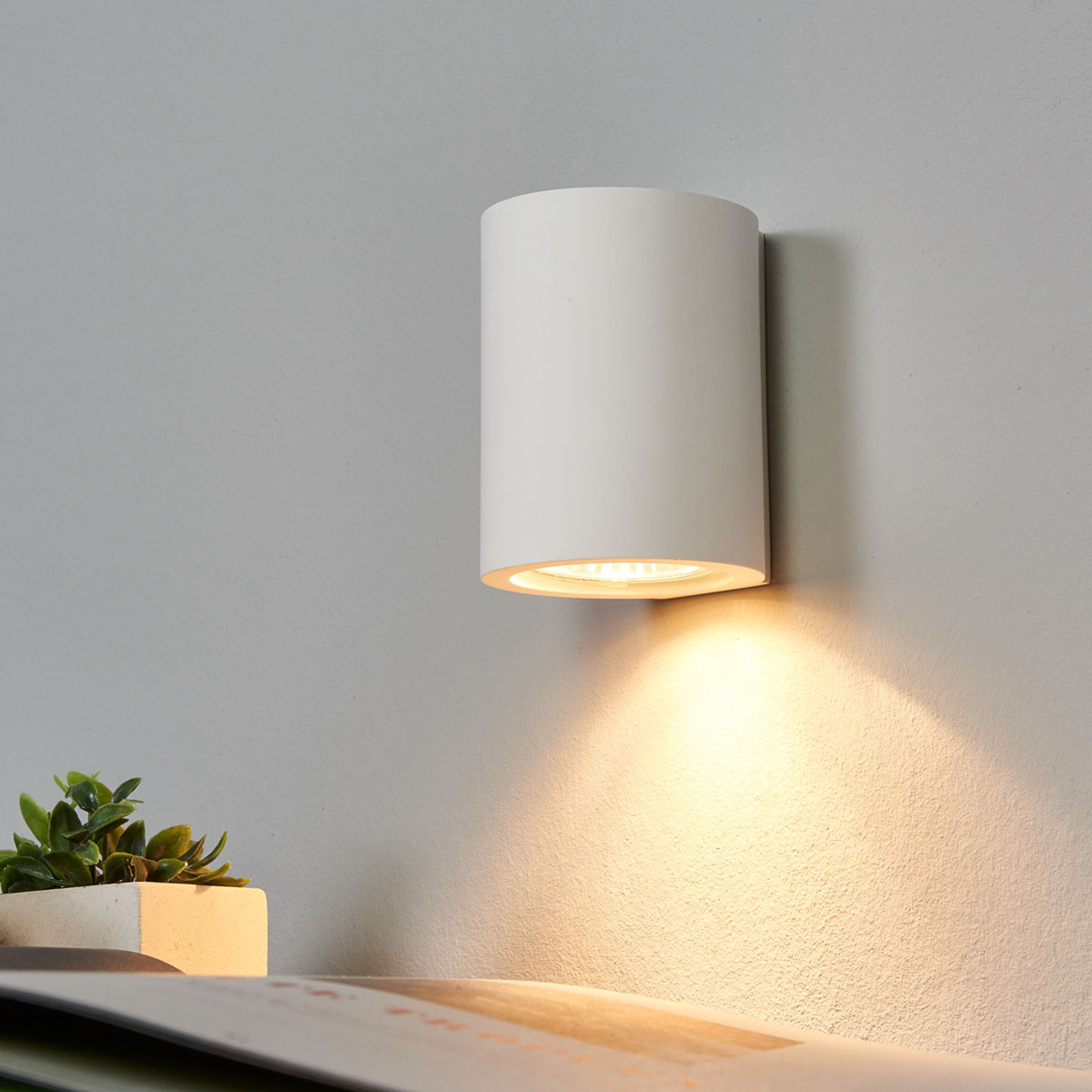 Lindby White GU10 wall lamp Miroslaw made of plaster, for Hallway, plaster, metal, GU10, 35 W, energy efficiency: A++, W: 7 cm, H: 9.2 cm