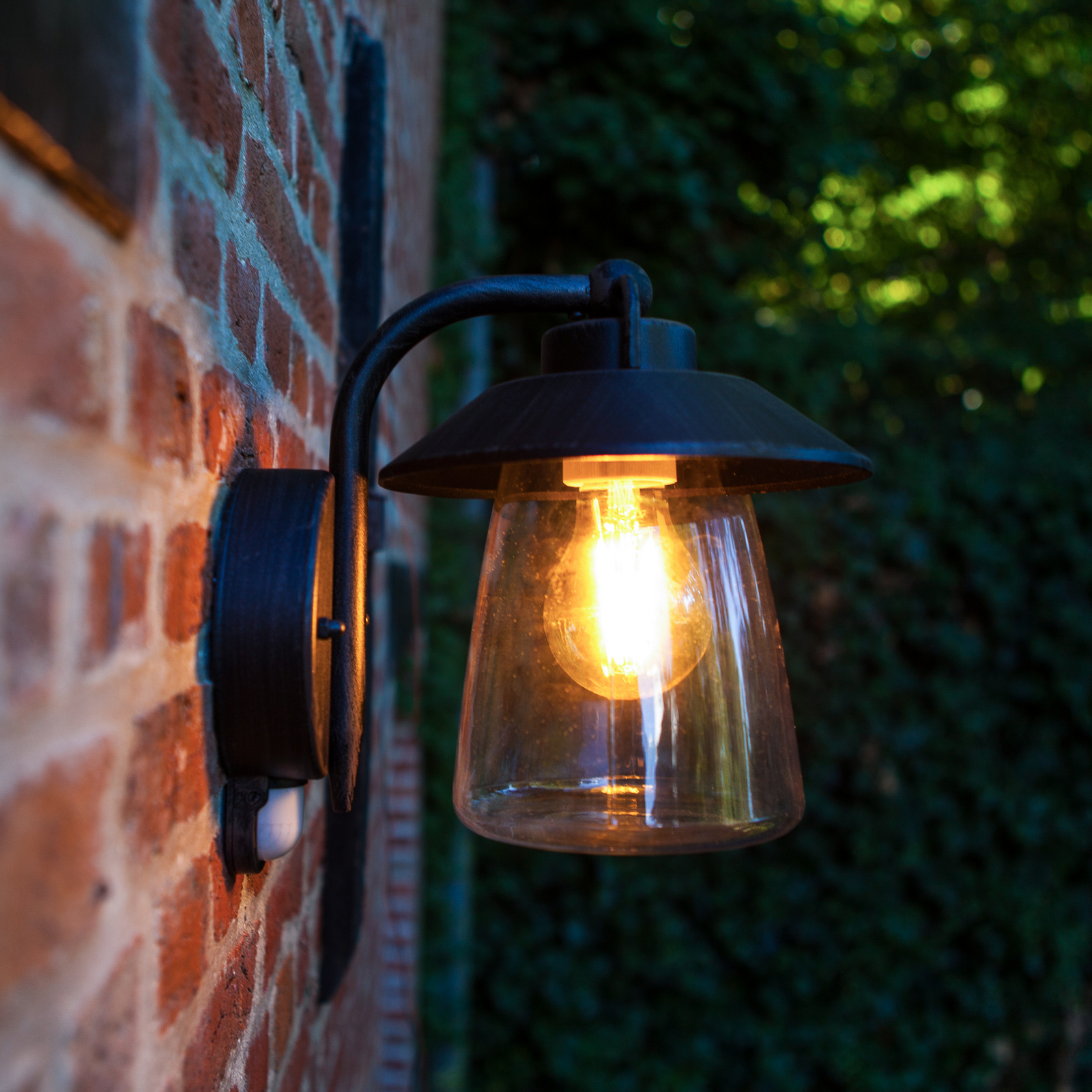 CATE vanjska zidna svjetiljka s senzorom, crna, 22 cm, IP44, E27