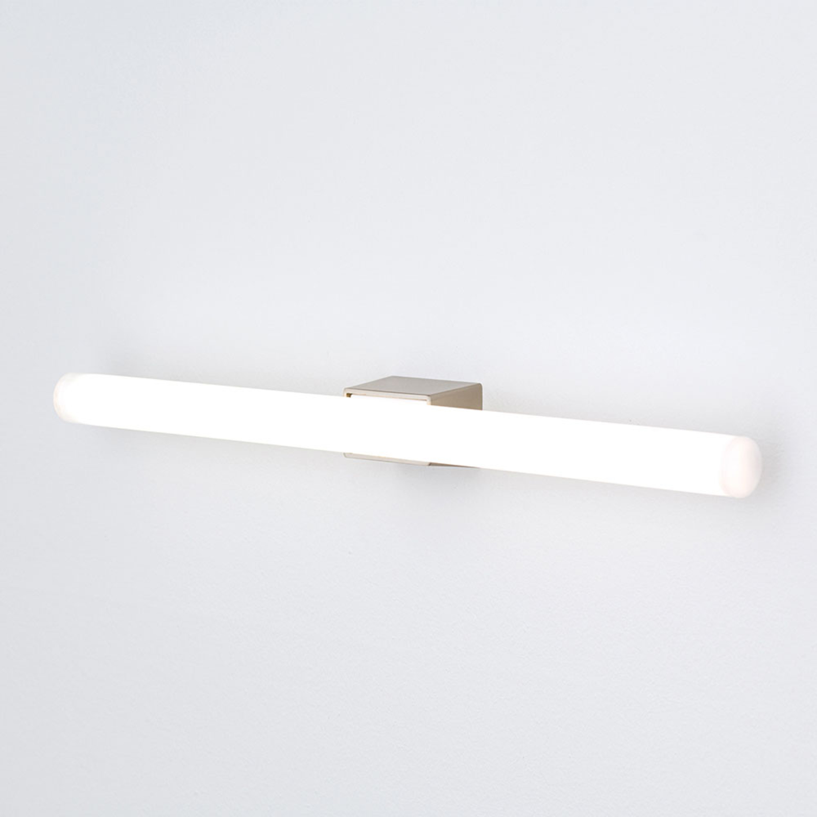 Lámpara de espejo LED Visagist soporte níquel mate