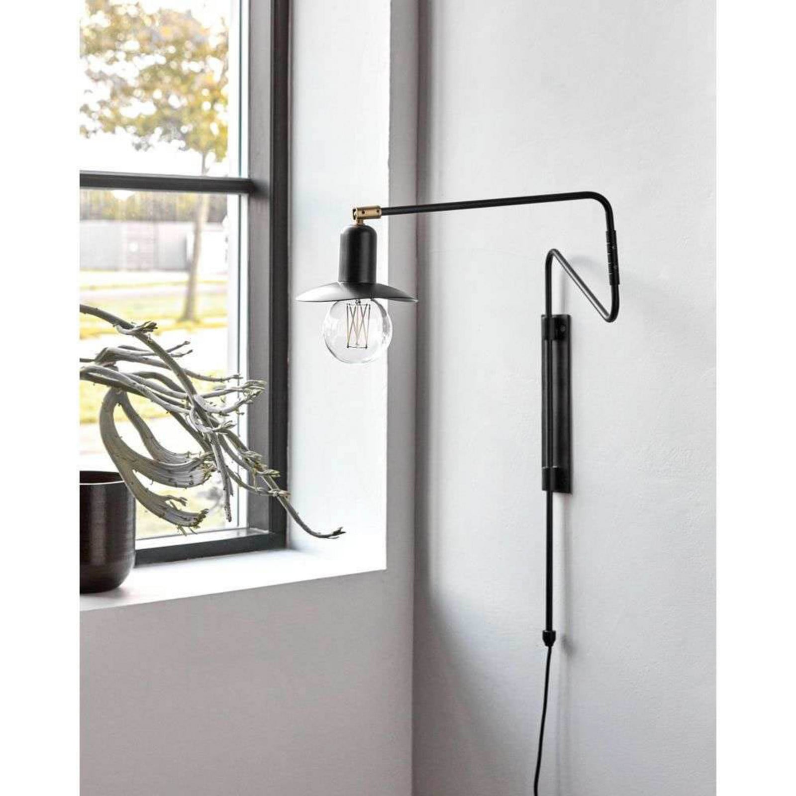 Swing Vägglampa Svart House Doctor - Vardagsrum - Metall | Produkter - Vägglampor | Lampspecialisterna