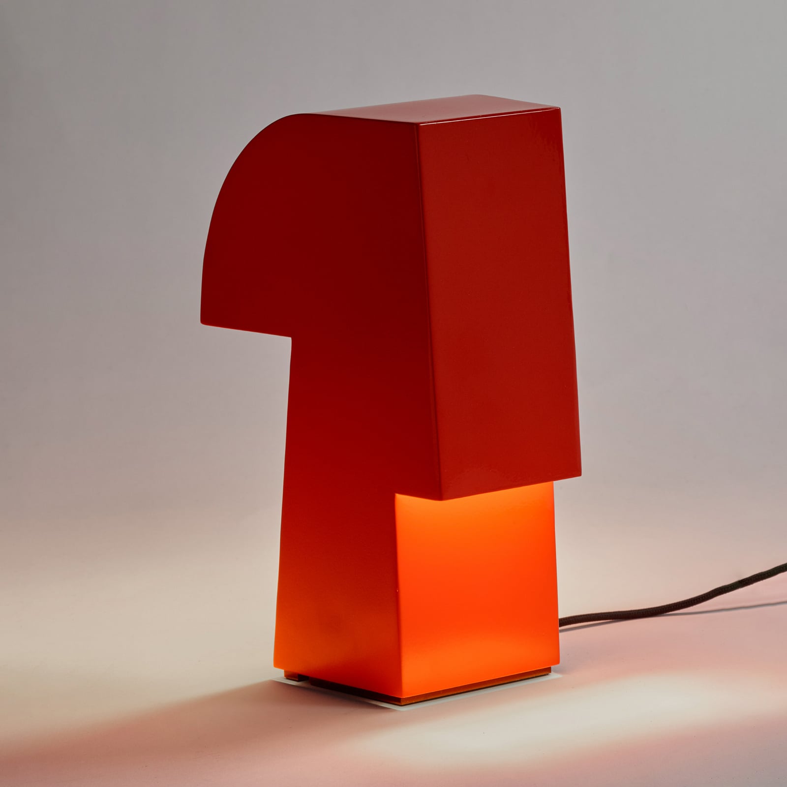 RED NIZOU bordlampe, rød, stål, højde 27 cm, E27 – Serax RED NIZOU bordlampe, rød, stål, højde 27 cm, E27 – Serax