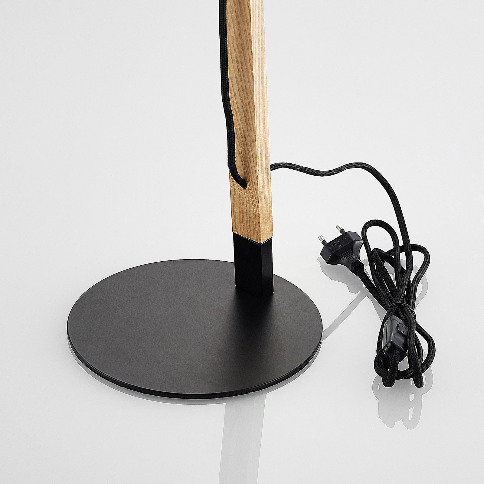 Lindby Tetja Tischlampe mit Holzstange, schwarz