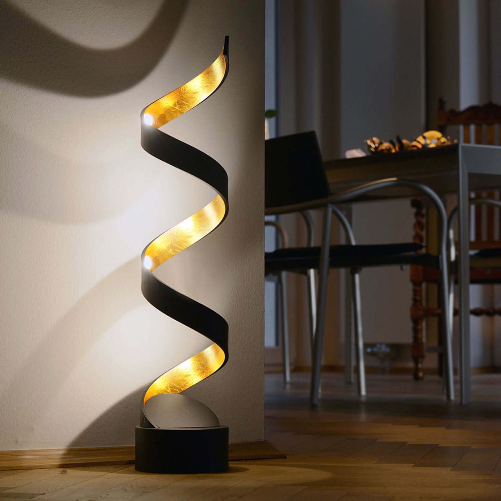 LED-bordslampa Helix, höjd 66 cm, svart-guld