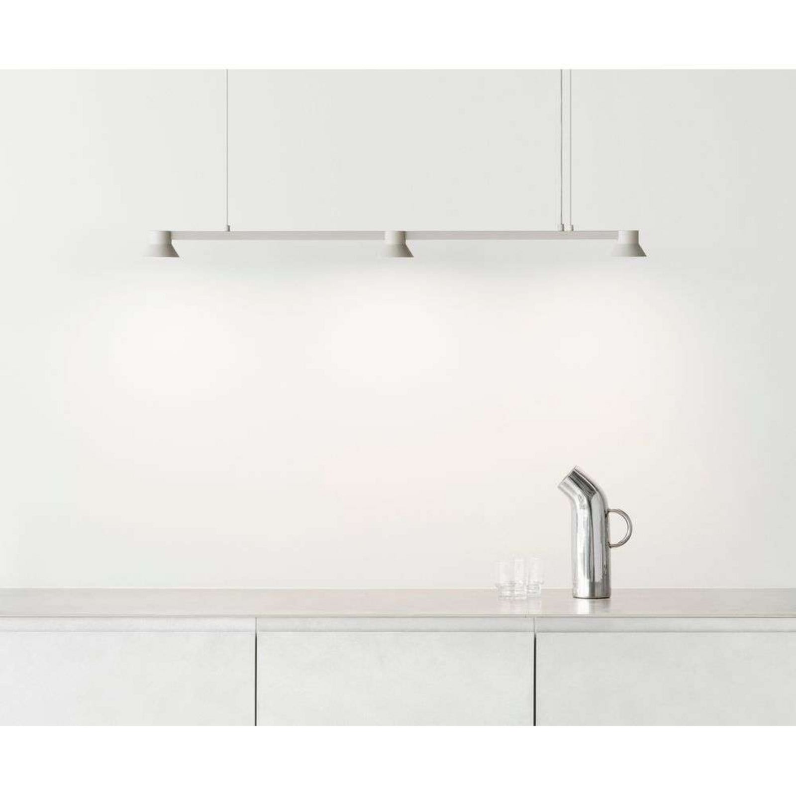 Hat Linear LED-hængelampe, 115 cm, grå Normann Copenhagen - Spisestue - Aluminium