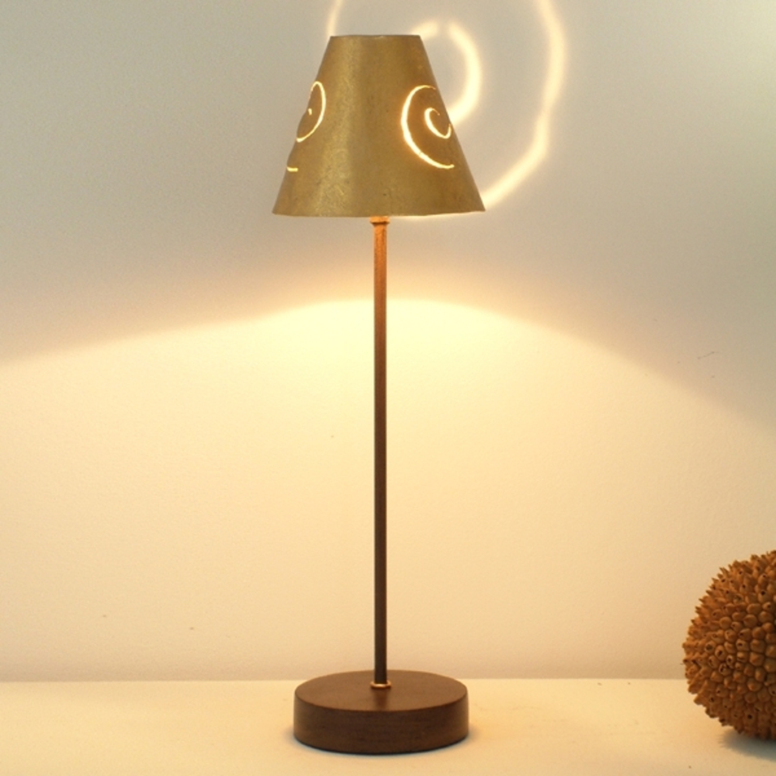 Elegant bordlampe Schneckenhut Gold av jern