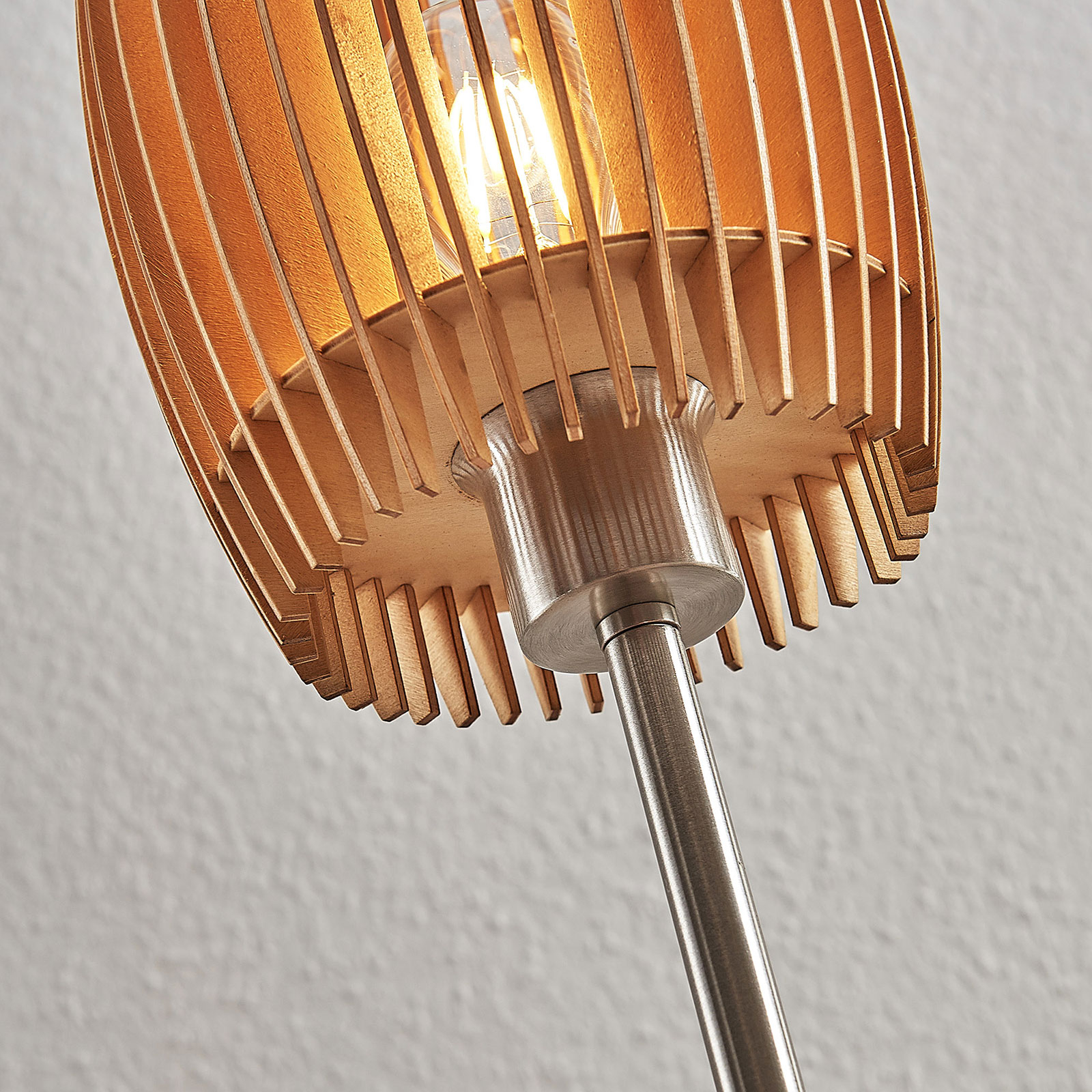Stehlampe Jemile mit Schirm aus Birkenholzstäben