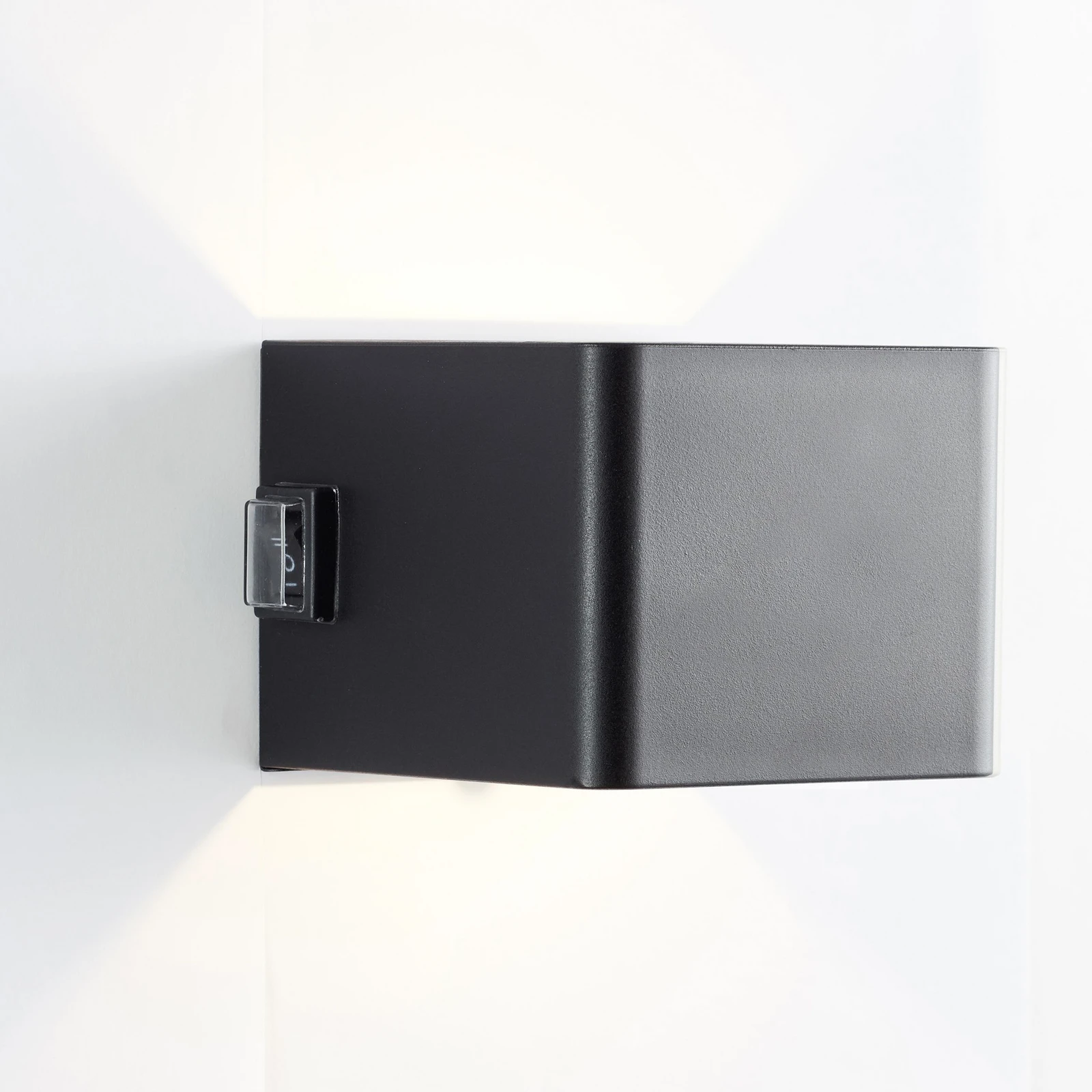LED uzlādējams āra sienas lukturis Iseo, melns, platums 10 cm, sensors