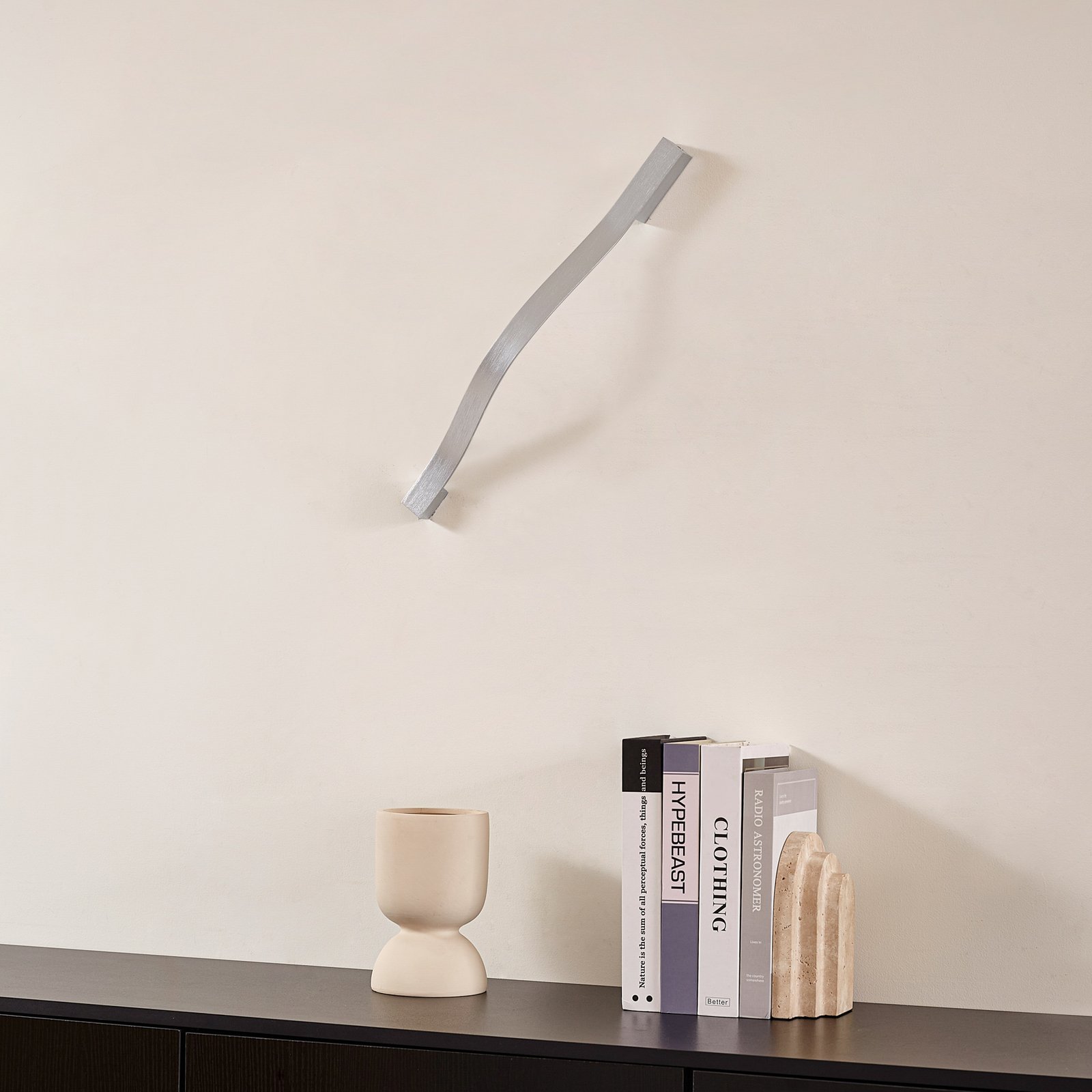 Lindby LED-Wandleuchte Alvon, silber, Höhe 50 cm, Metall
