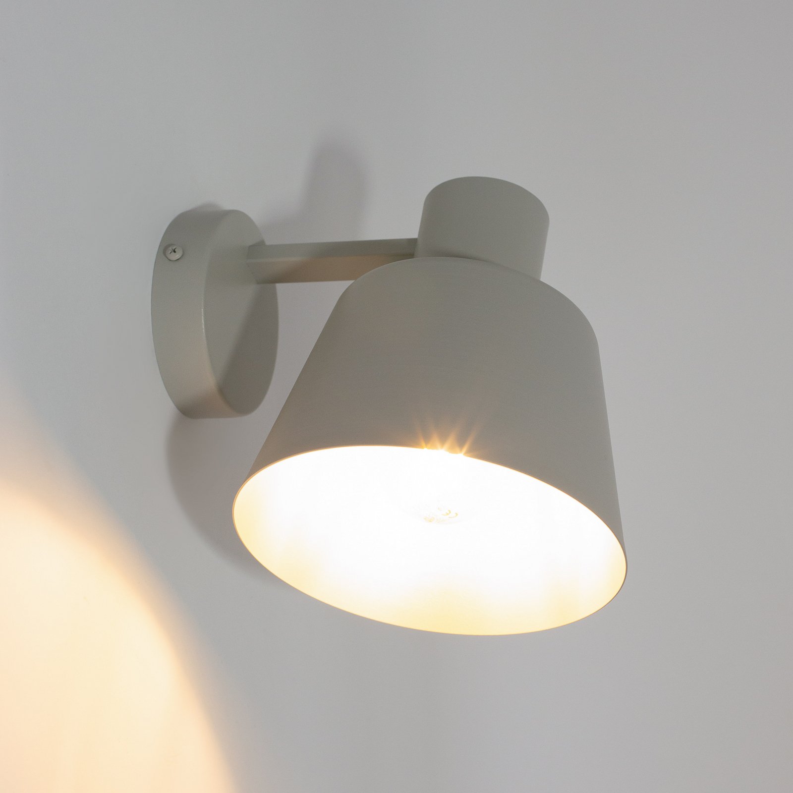 Dunka wall light, taupe, 1-bulb, steel, E27, height 17 cm