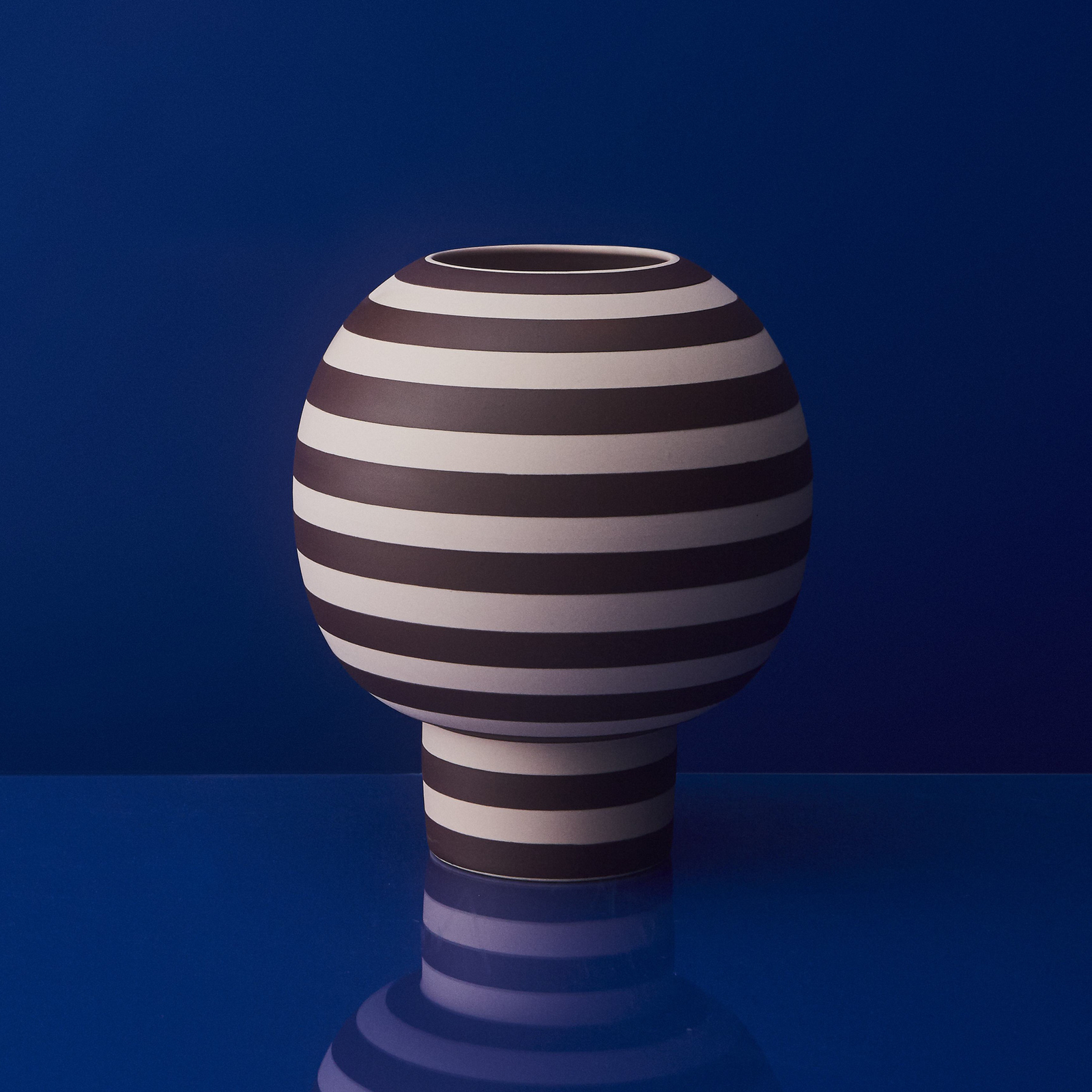 Varia Sculptural Vase Rose/Bordeaux - AYTM
